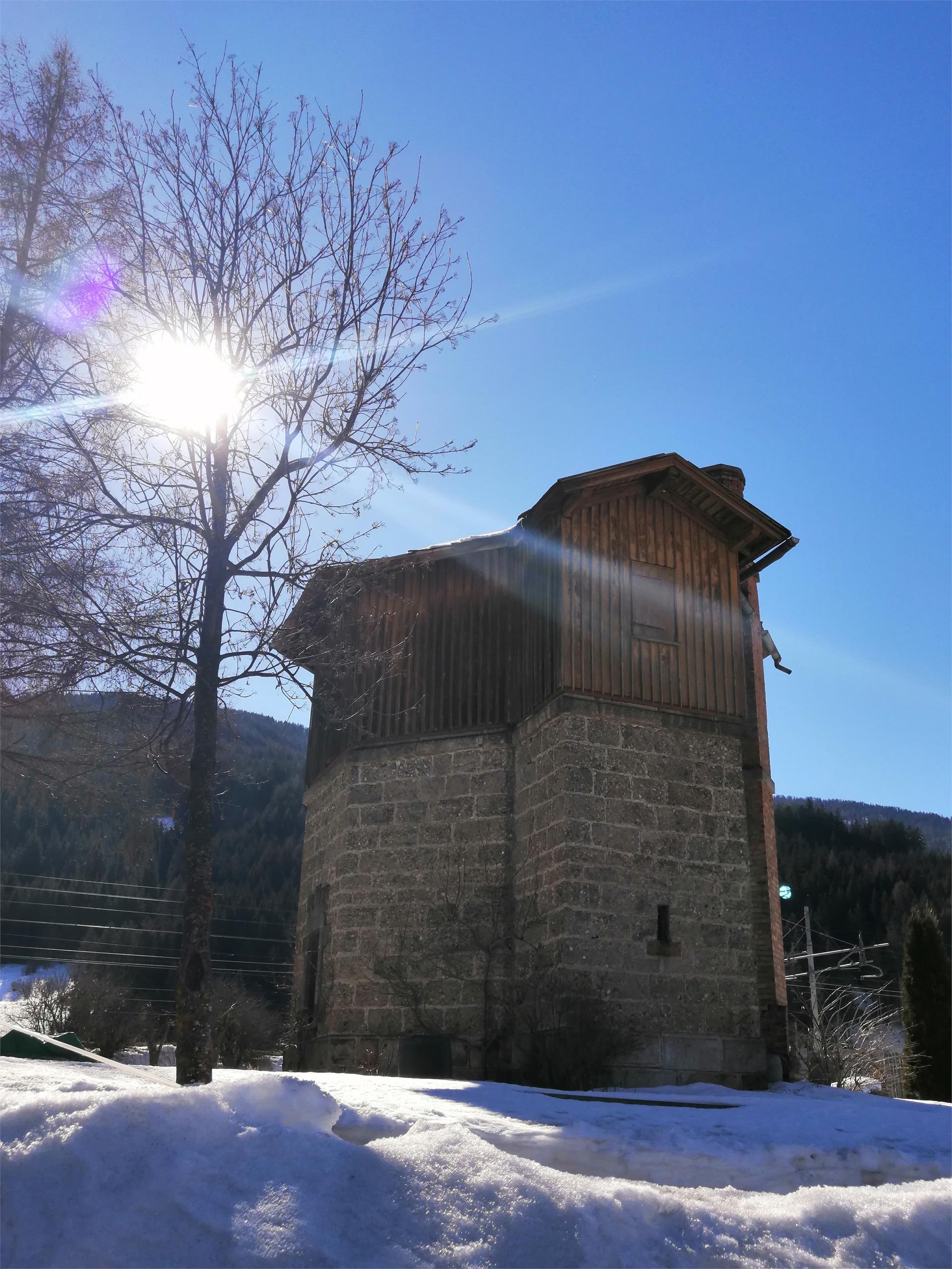 Die ehemalige Hauptwasserstation der Südbahn Welsberg-Taisten 1 suedtirol.info