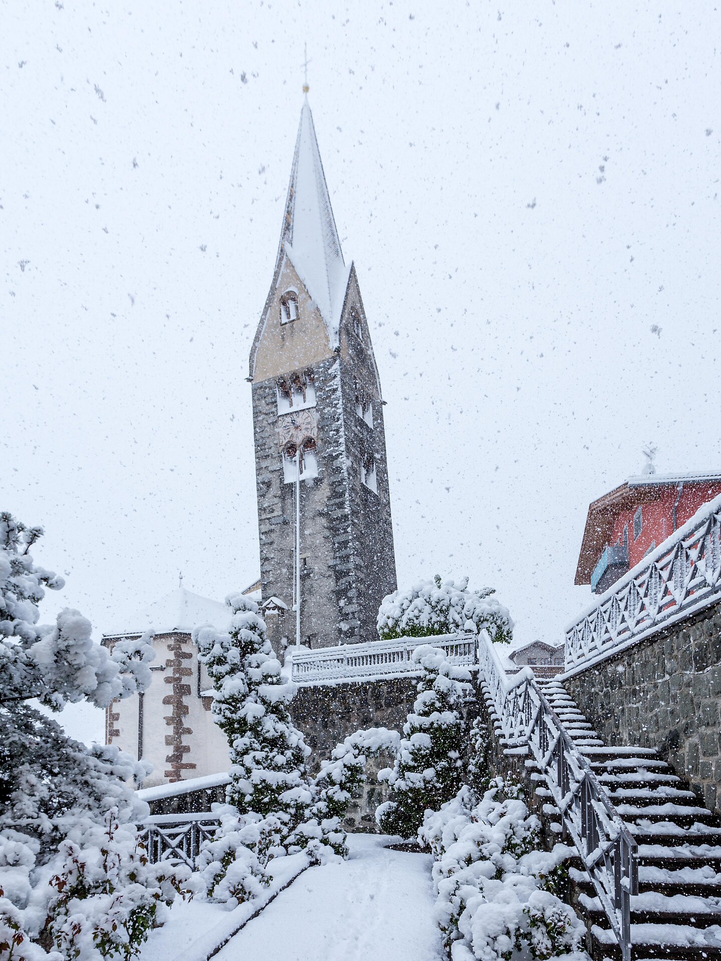 Der schiefe Kirchturm von Barbian - Brixen und Umgebung - #1 - suedtirol.info