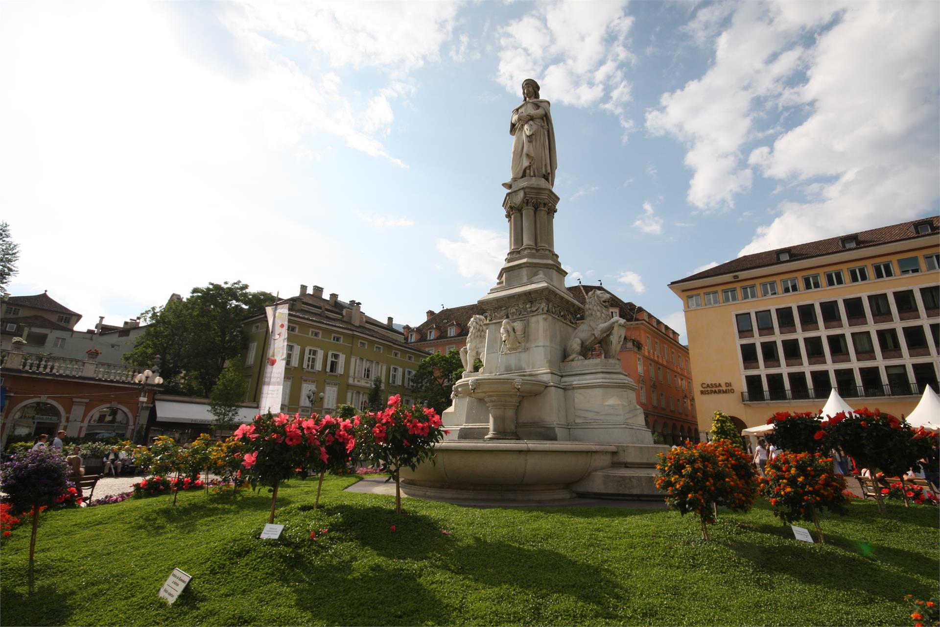 Denkmal Walther von der Vogelweide Bozen 1 suedtirol.info