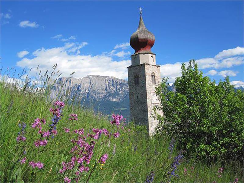St Nicholas church in Mittelberg Ritten/Renon 2 suedtirol.info