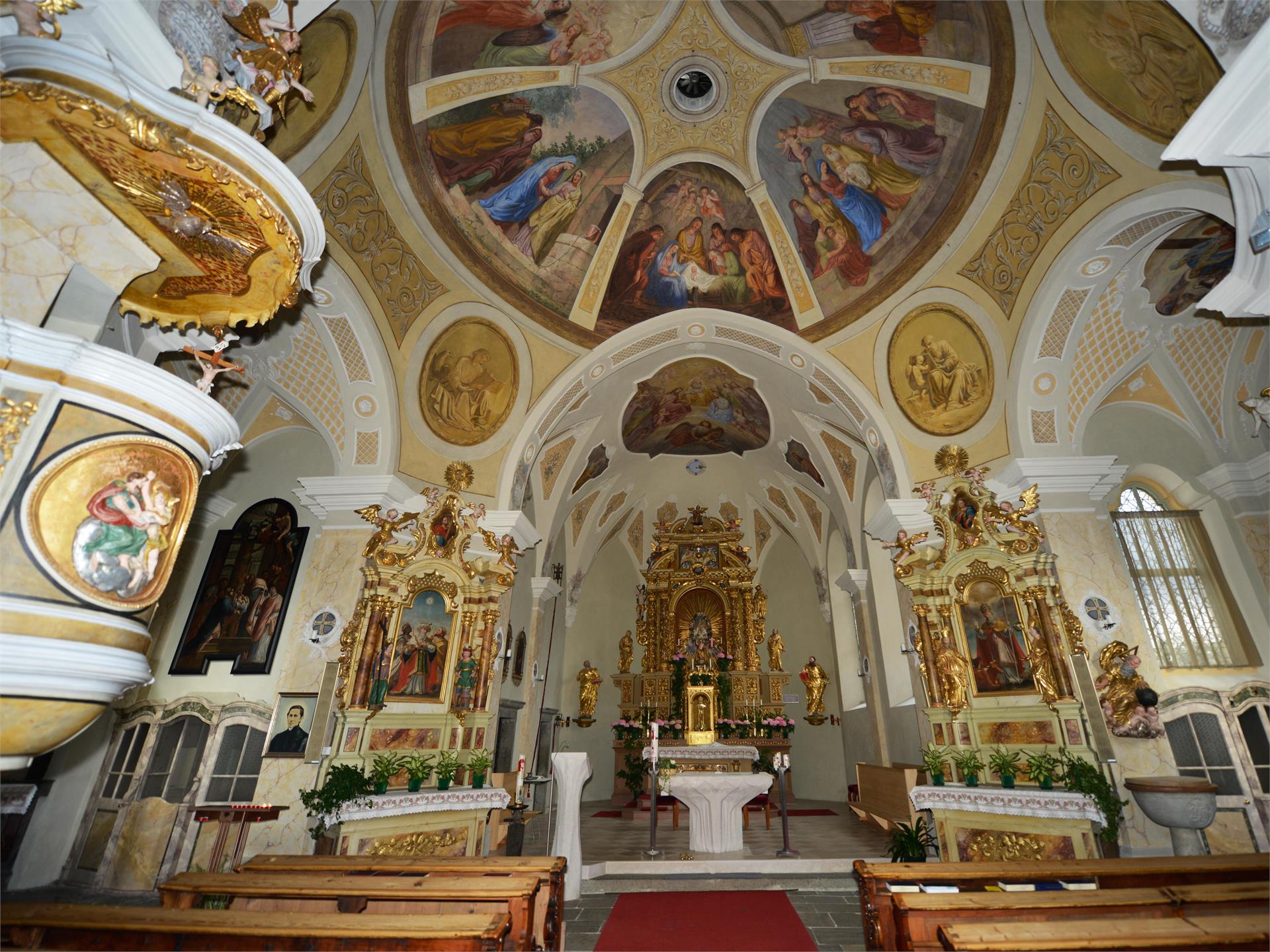 Die Pfarrkirche von Enneberg-Pfarre San Vigilio 2 suedtirol.info