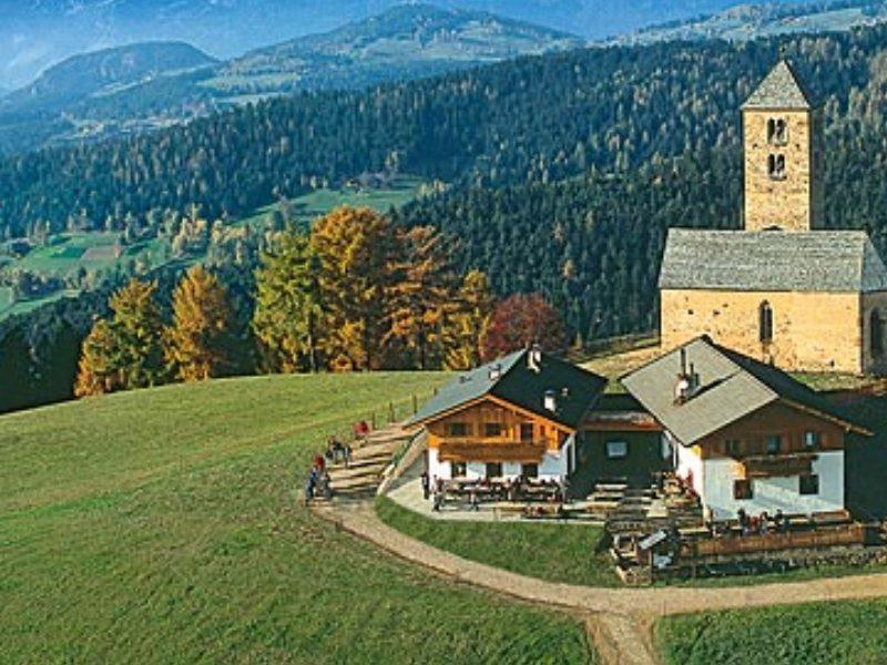 Die romanische Kirche St. Jakob Mölten 2 suedtirol.info
