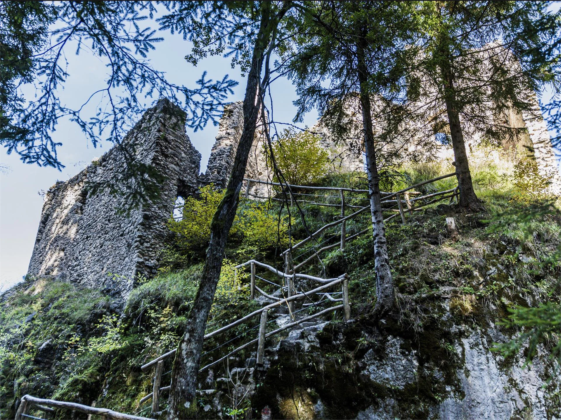 Lo scheletro di Castelvecchio Castelrotto 2 suedtirol.info