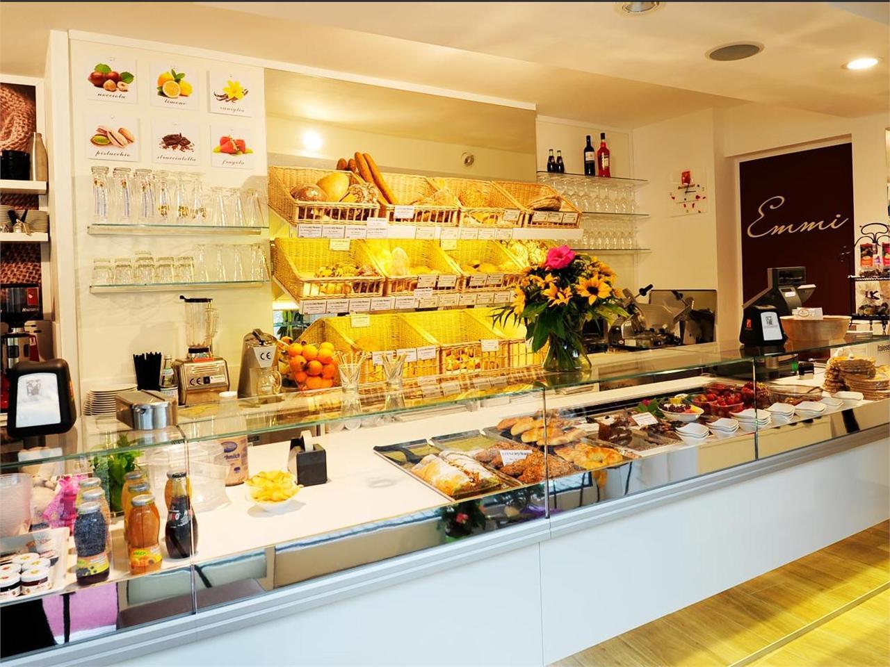 Emmi - Caffè Bistro Scena 1 suedtirol.info