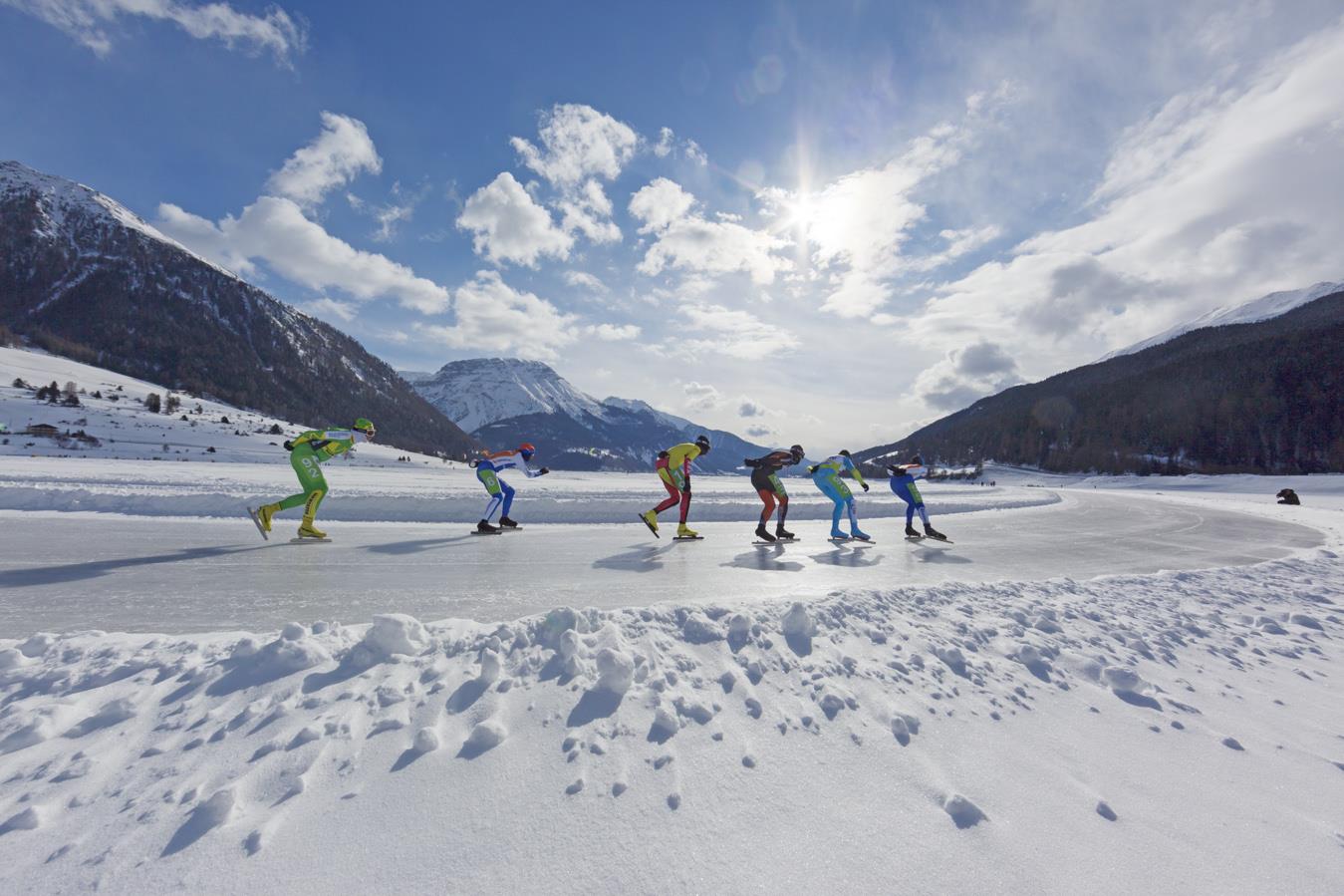 Eislaufen auf dem Reschensee Graun im Vinschgau 3 suedtirol.info