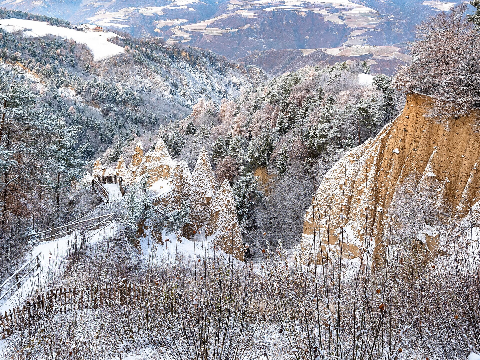 Earth pyramids in Steinegg in winter