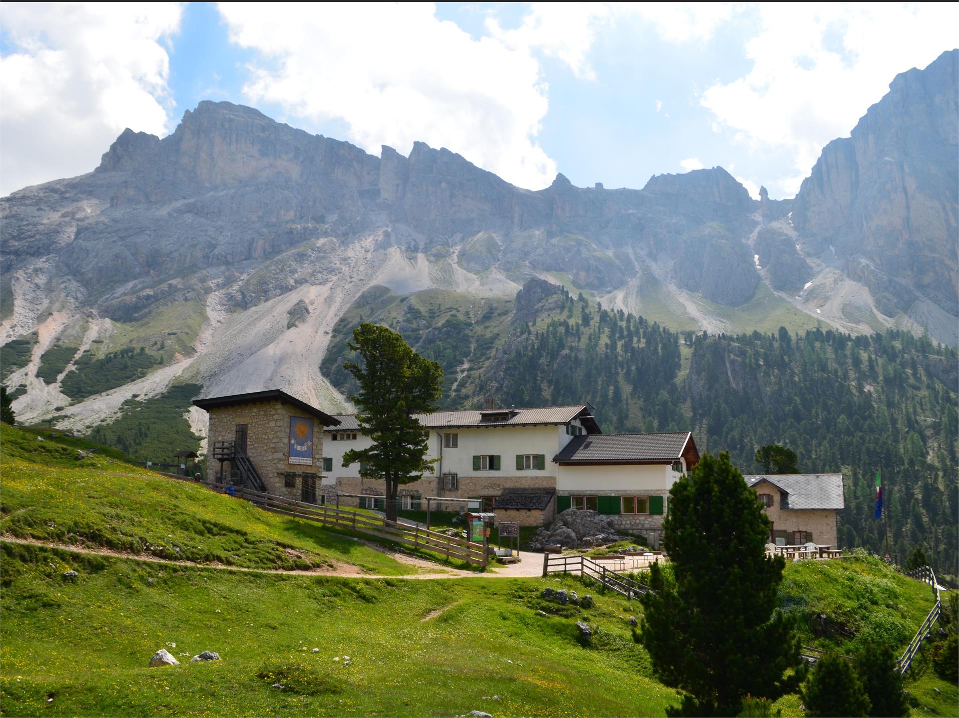 Stazione di ricarica E-Bike Rifugio Firenze Selva 1 suedtirol.info