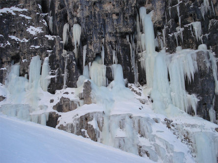 Frozen waterfalls at the Scotoni Badia 1 suedtirol.info
