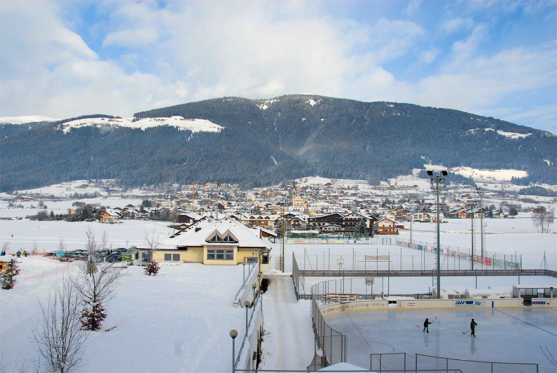 Ice rink Pfalzen-Falzes Pfalzen/Falzes 1 suedtirol.info