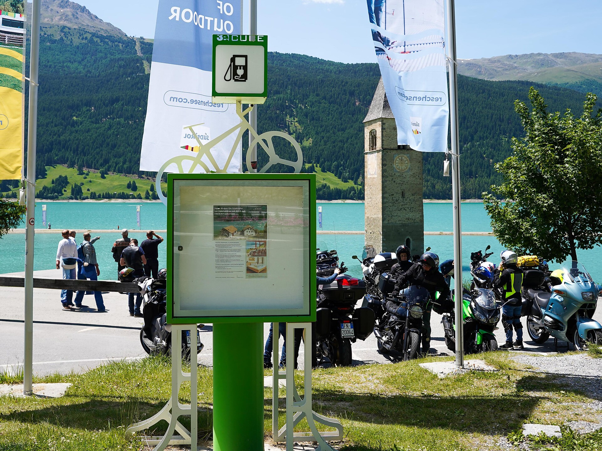 Charging station for E