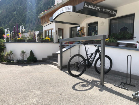 Stazione di ricarica e-bike Café Sankt Walburg Rasun Anterselva 1 suedtirol.info