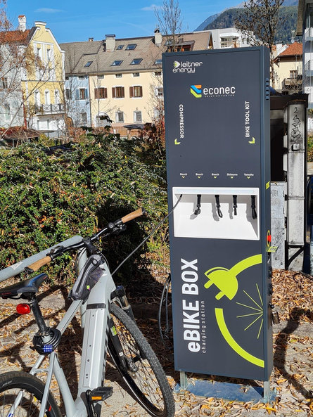 Stazione ricarica biciclette elettriche Ragen di Sopra Brunico 1 suedtirol.info