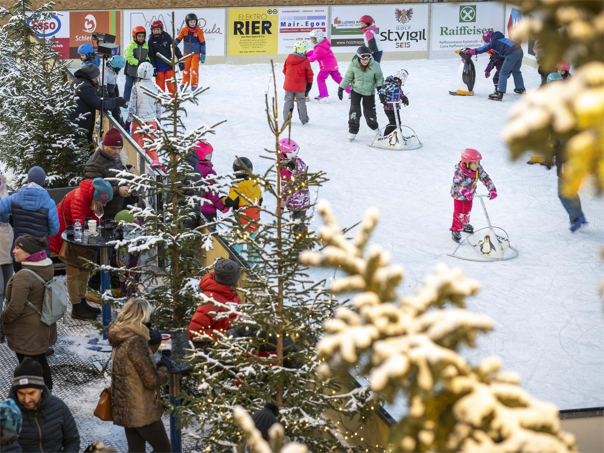 Pista di pattinaggio sul ghiaccio Siusi Castelrotto 2 suedtirol.info