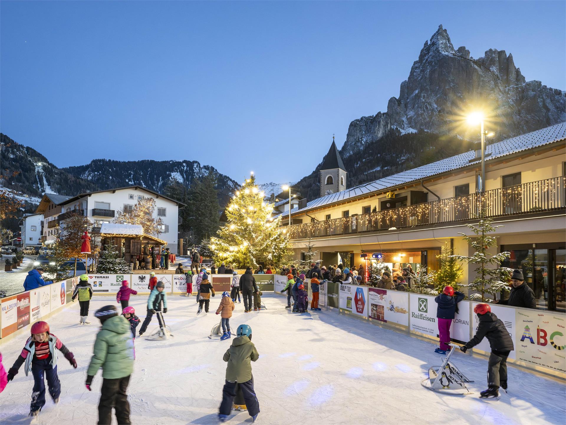 Pista di pattinaggio sul ghiaccio Siusi Castelrotto 1 suedtirol.info