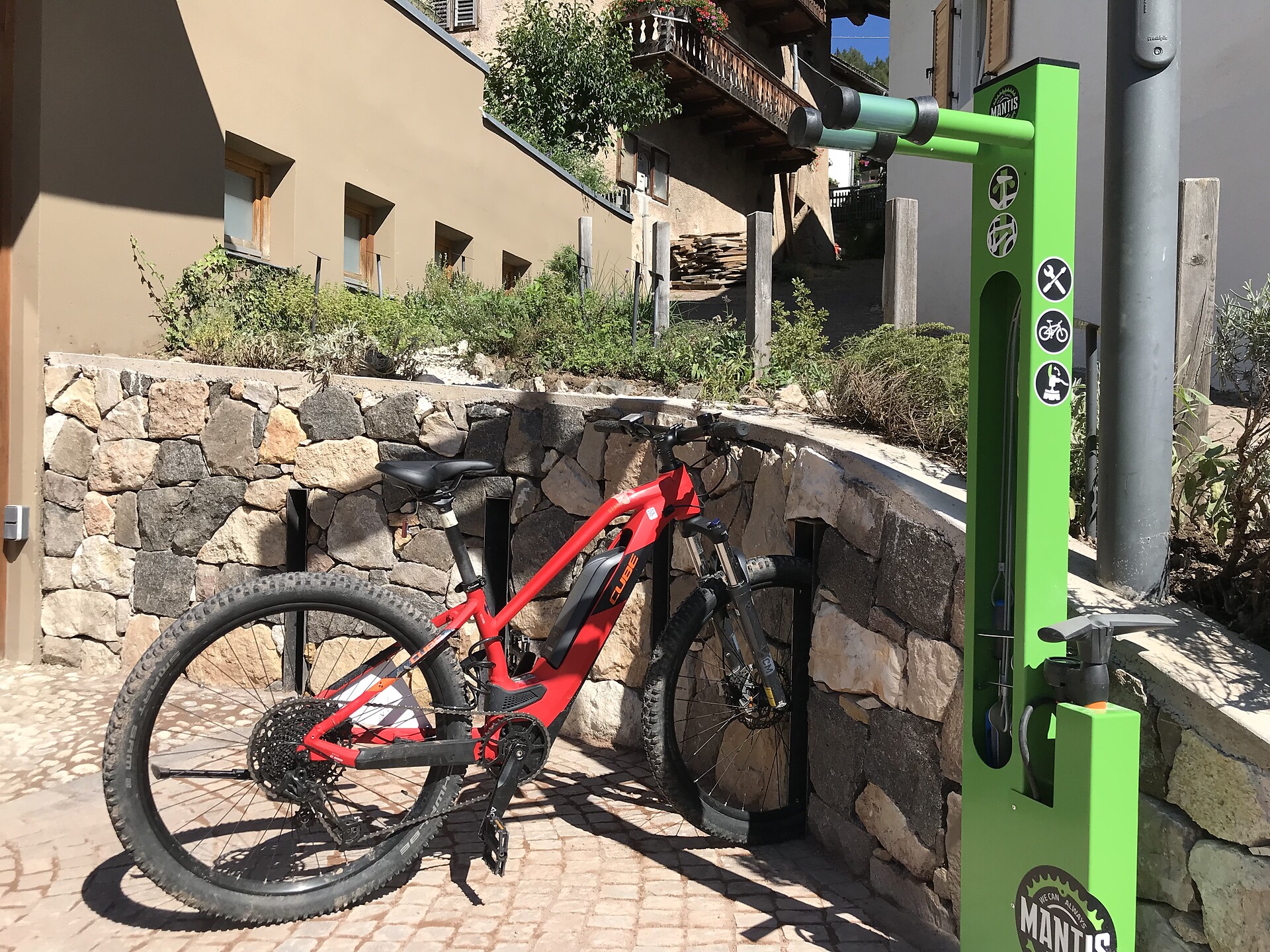 stazione di ricarica bici elettrica ufficio tur. Trodena