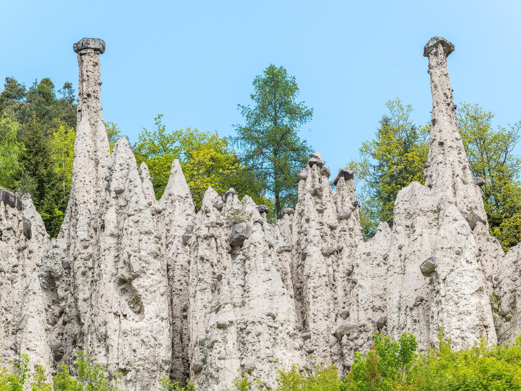 Piramidi di terra nella valle del Rio Gasterer a Auna di Sotto Renon 1 suedtirol.info