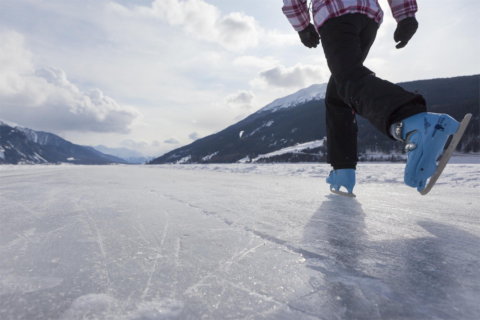 Eislaufen auf dem Haidersee Mals 2 suedtirol.info