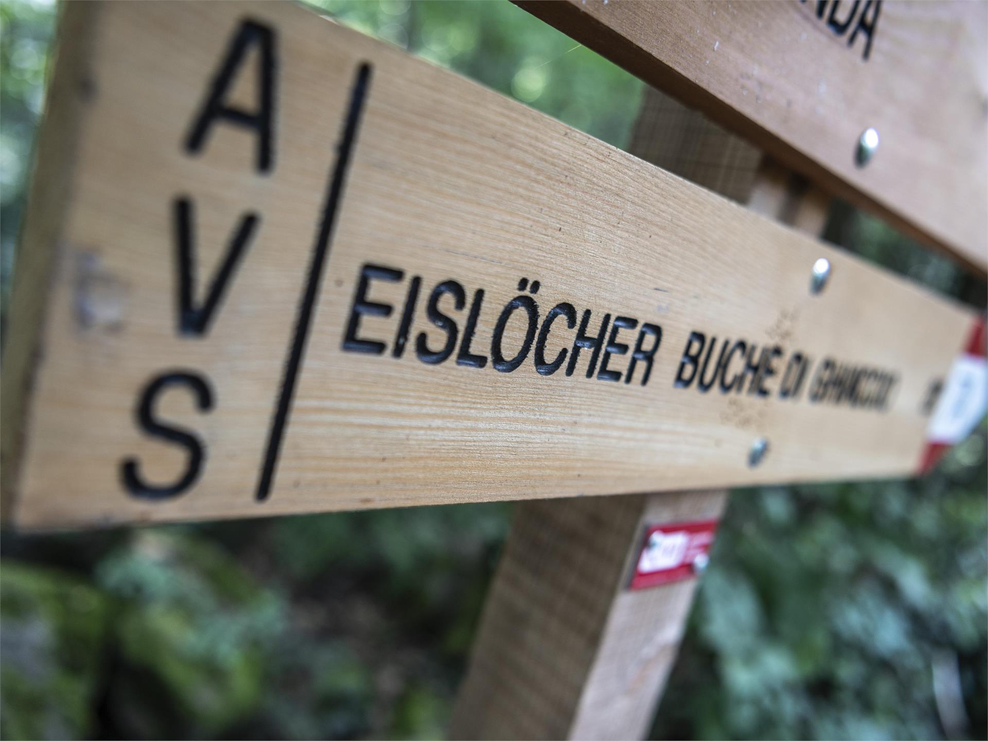 Eislöcher Kaltern an der Weinstraße 2 suedtirol.info