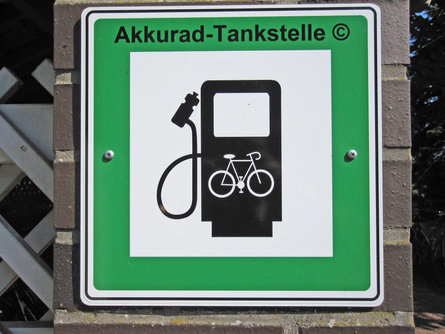 E-Tankstelle, kostenlose Stromtankstelle für E-Bikes, Tiefgarage in der Josef-Weingartner-Str.  1 suedtirol.info