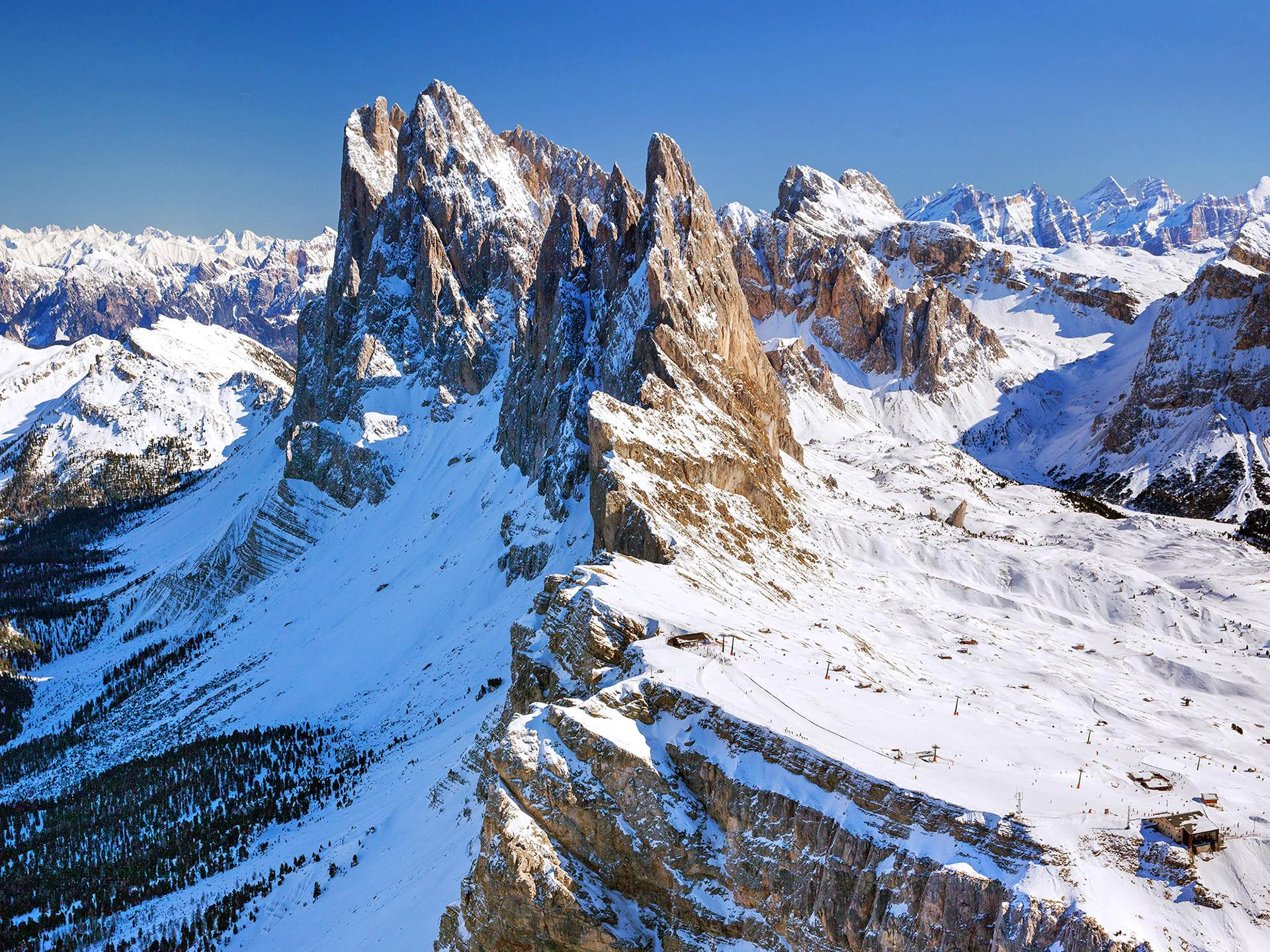 ELIKOS Helicopterservice Ortisei 13 suedtirol.info