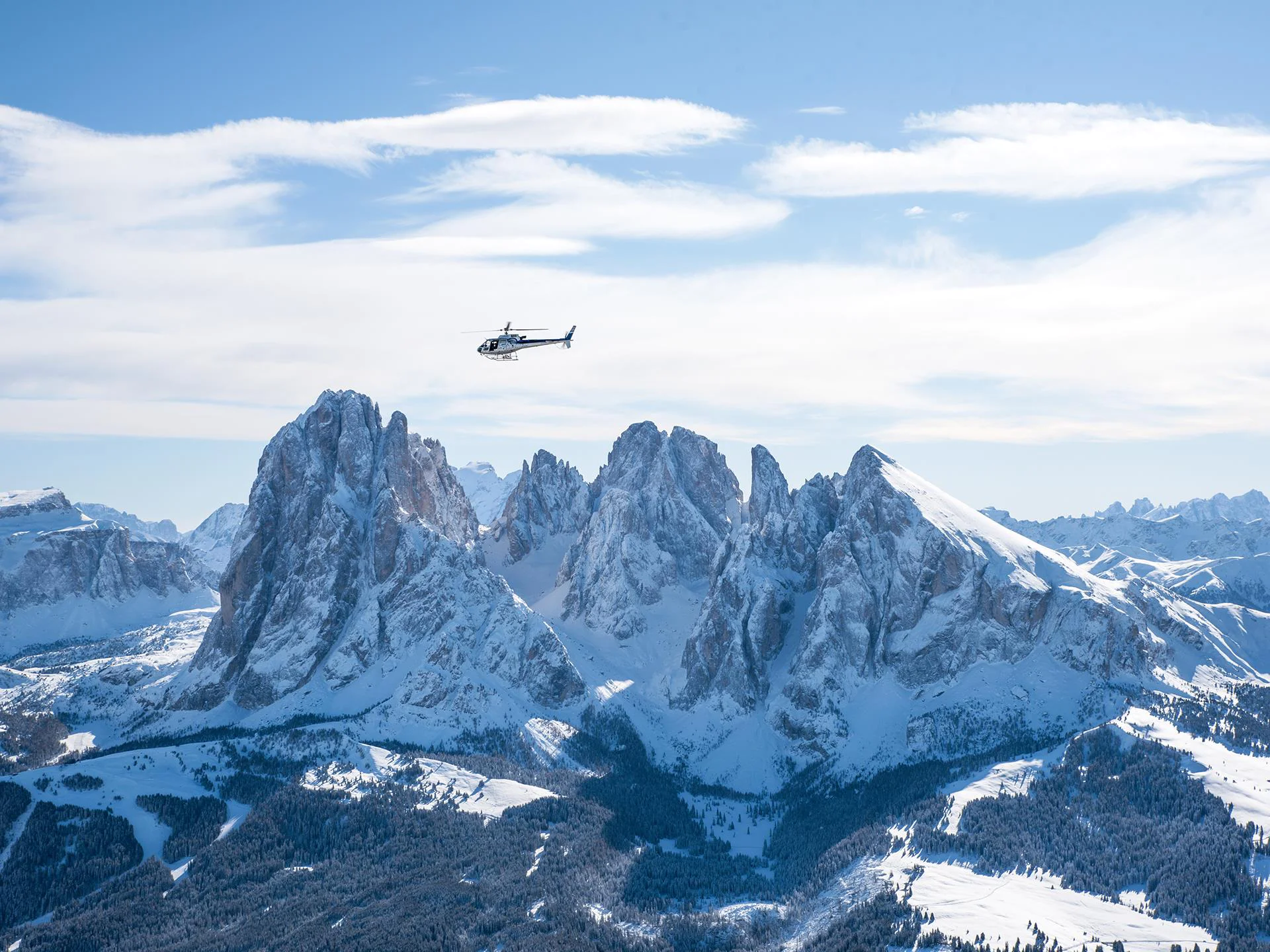 ELIKOS Helicopterservice Ortisei 16 suedtirol.info