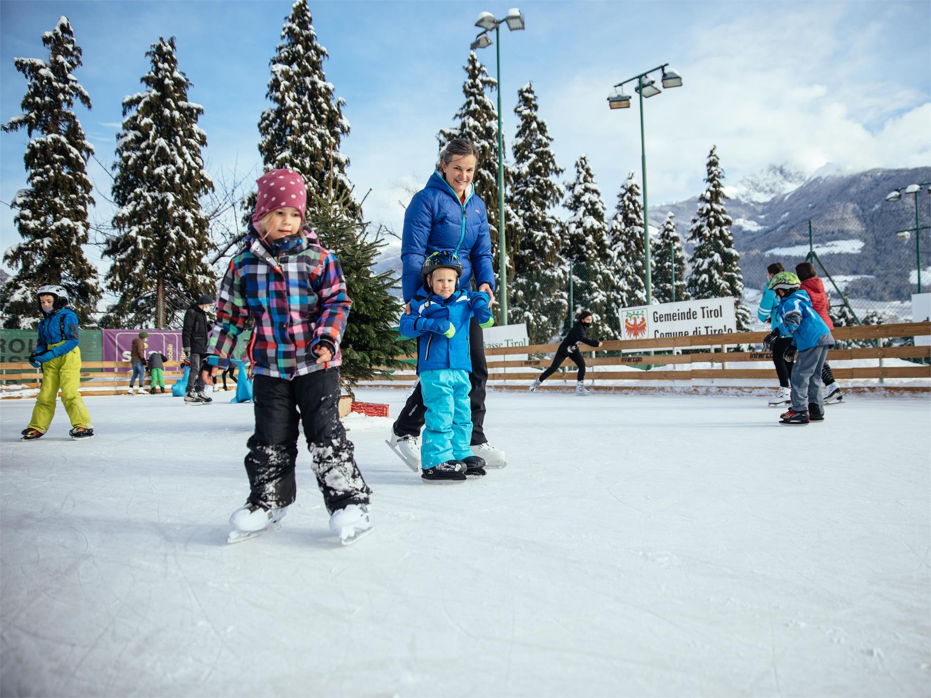 Eislaufplatz Dorf Tirol Tirol 2 suedtirol.info