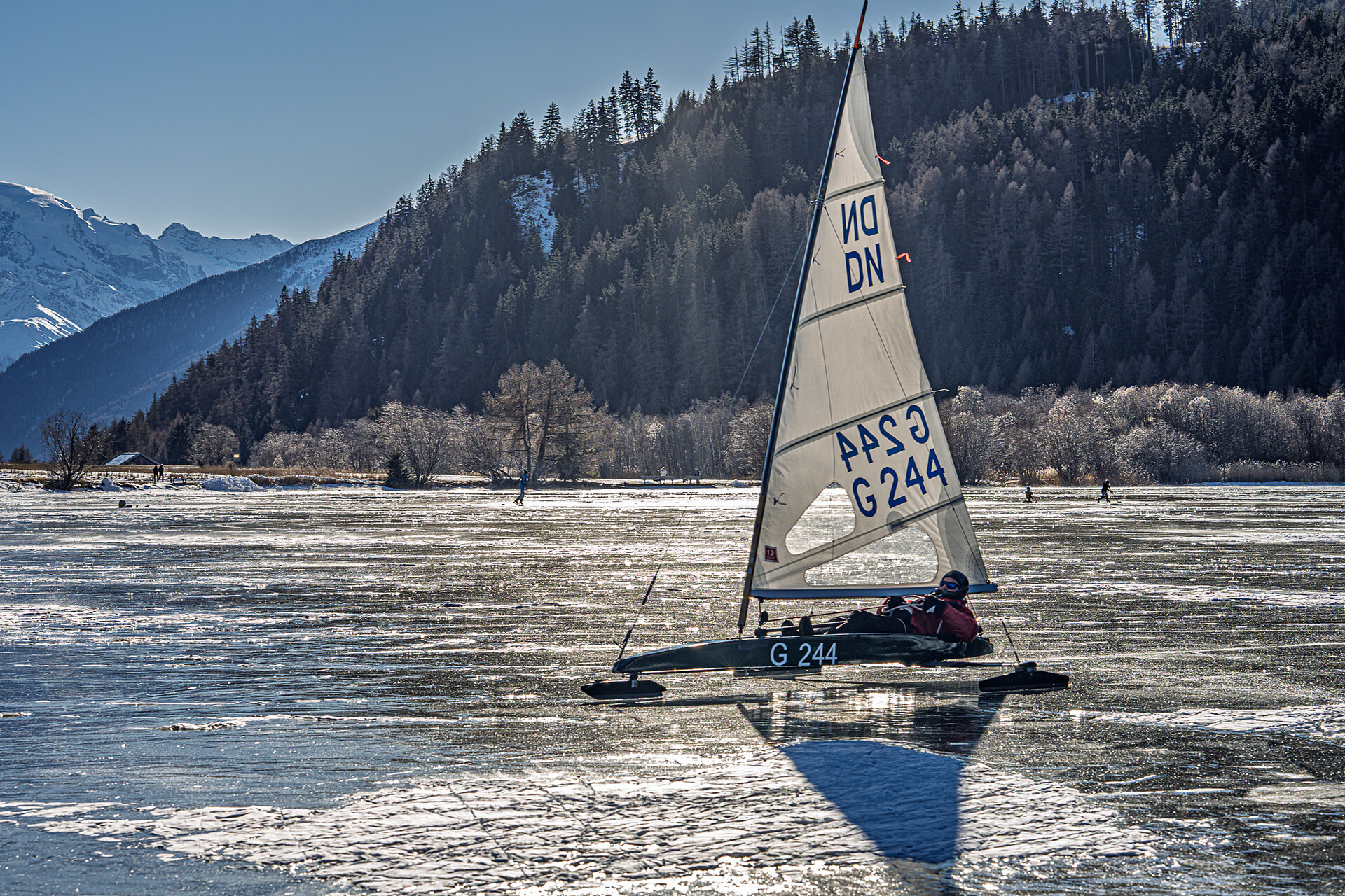 Ice sailing at lake Haidersee - Vinschgau/Val Venosta - #1 - suedtirol.info