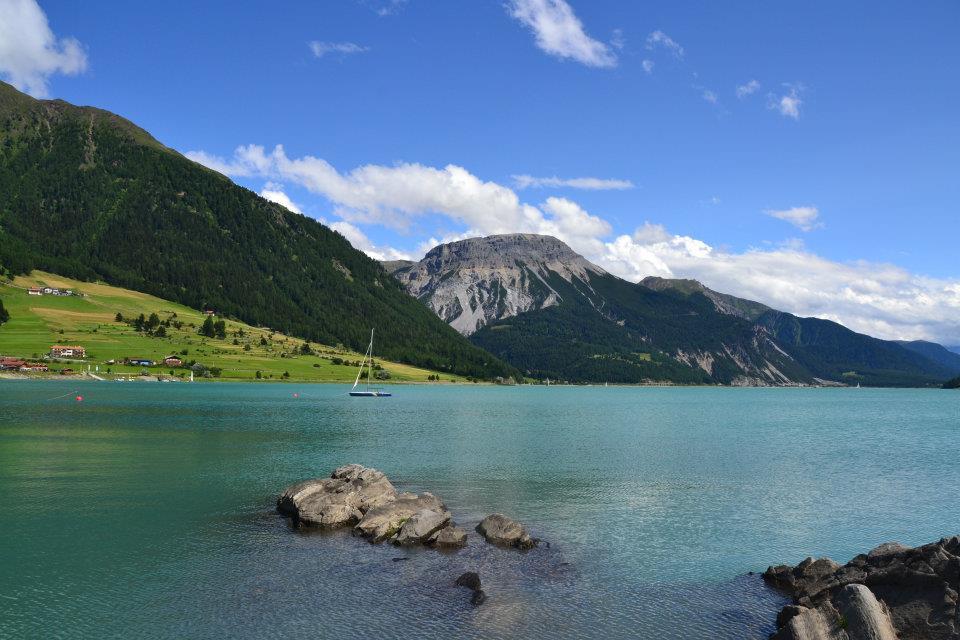 Fischen im Reschensee Graun im Vinschgau 1 suedtirol.info