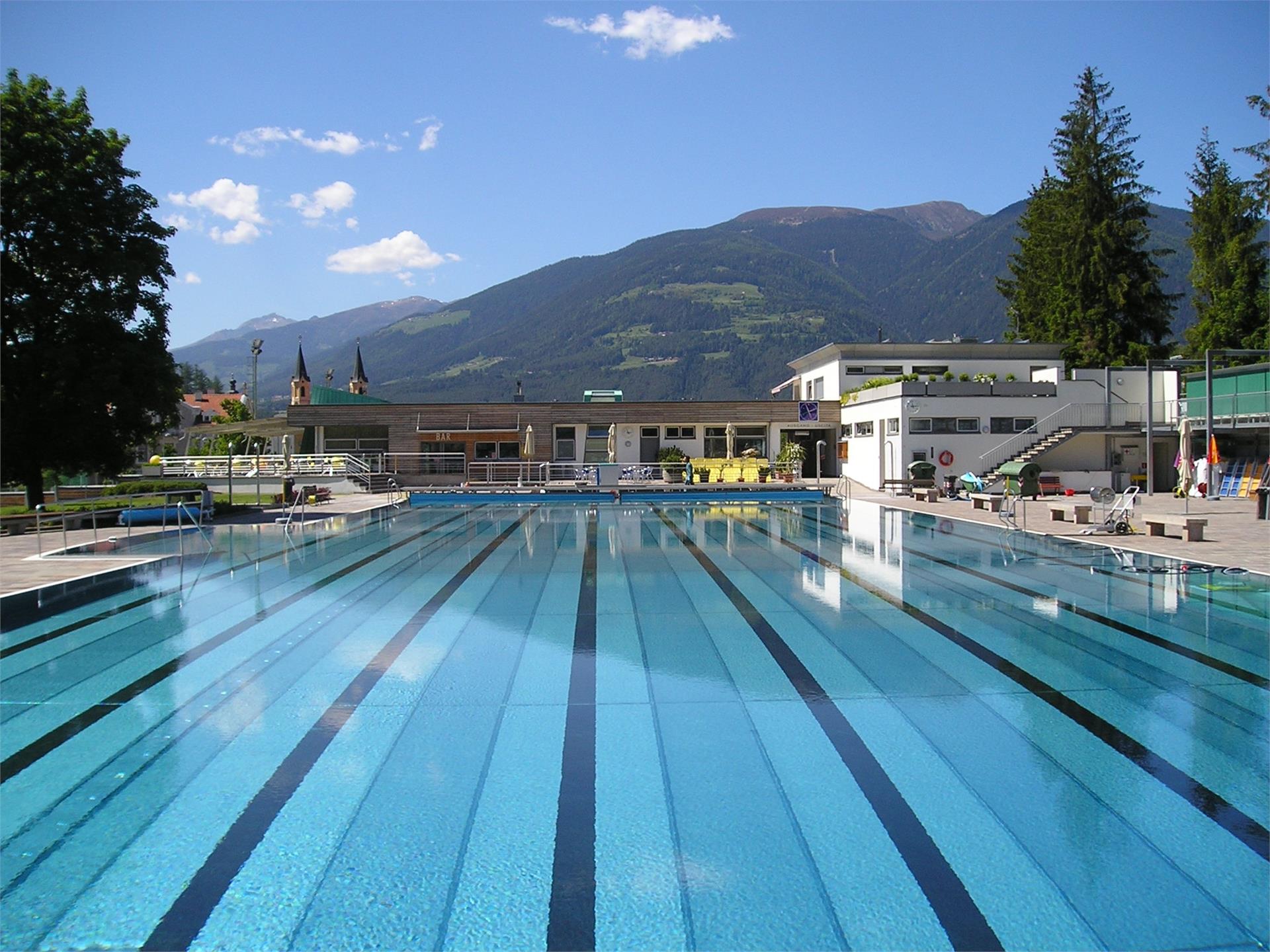 Outdoor swimming pool Brunico/Bruneck Bruneck/Brunico 1 suedtirol.info