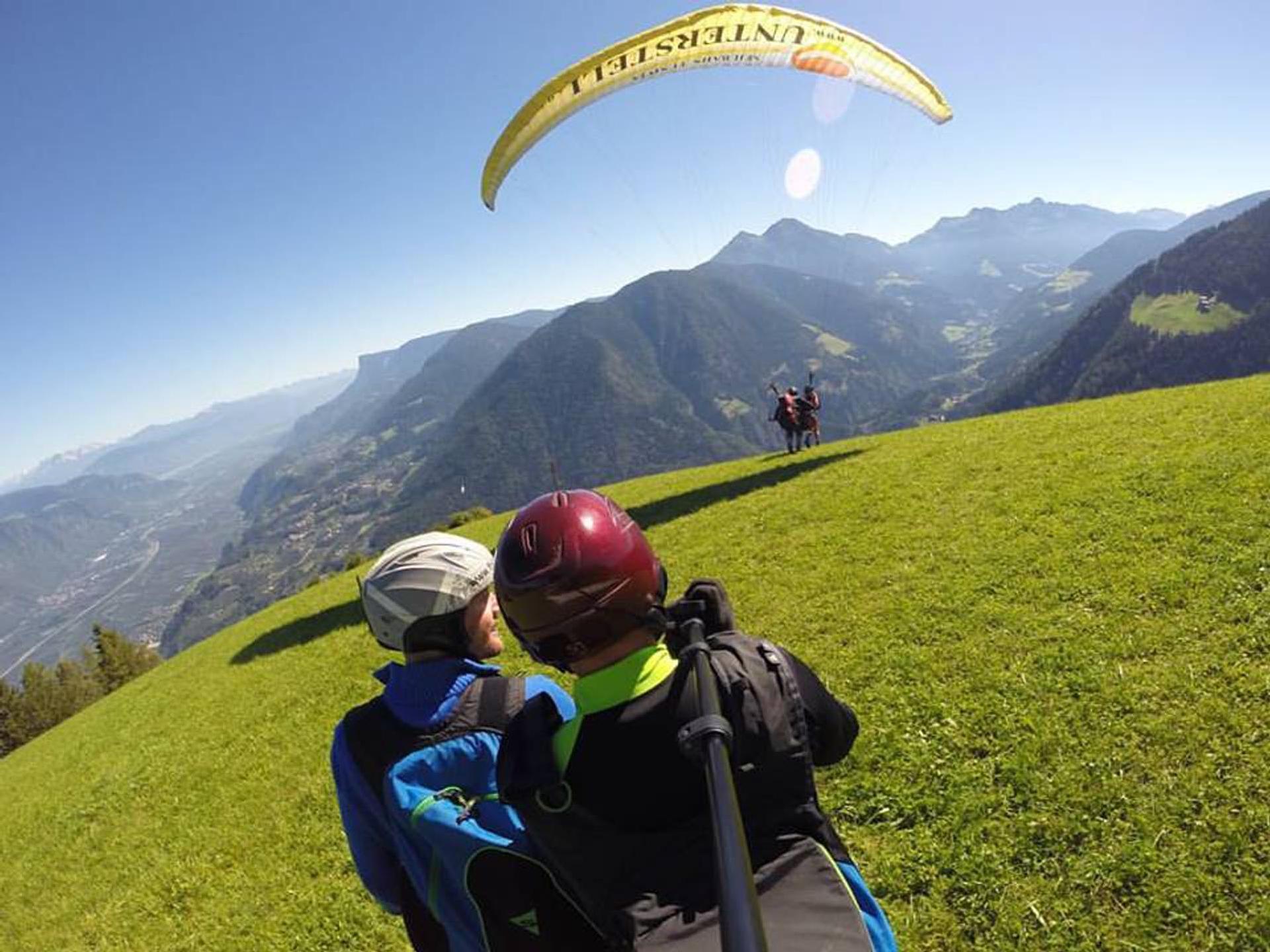 FlyMeran paragliding and tandem flights Tscherms/Cermes 2 suedtirol.info