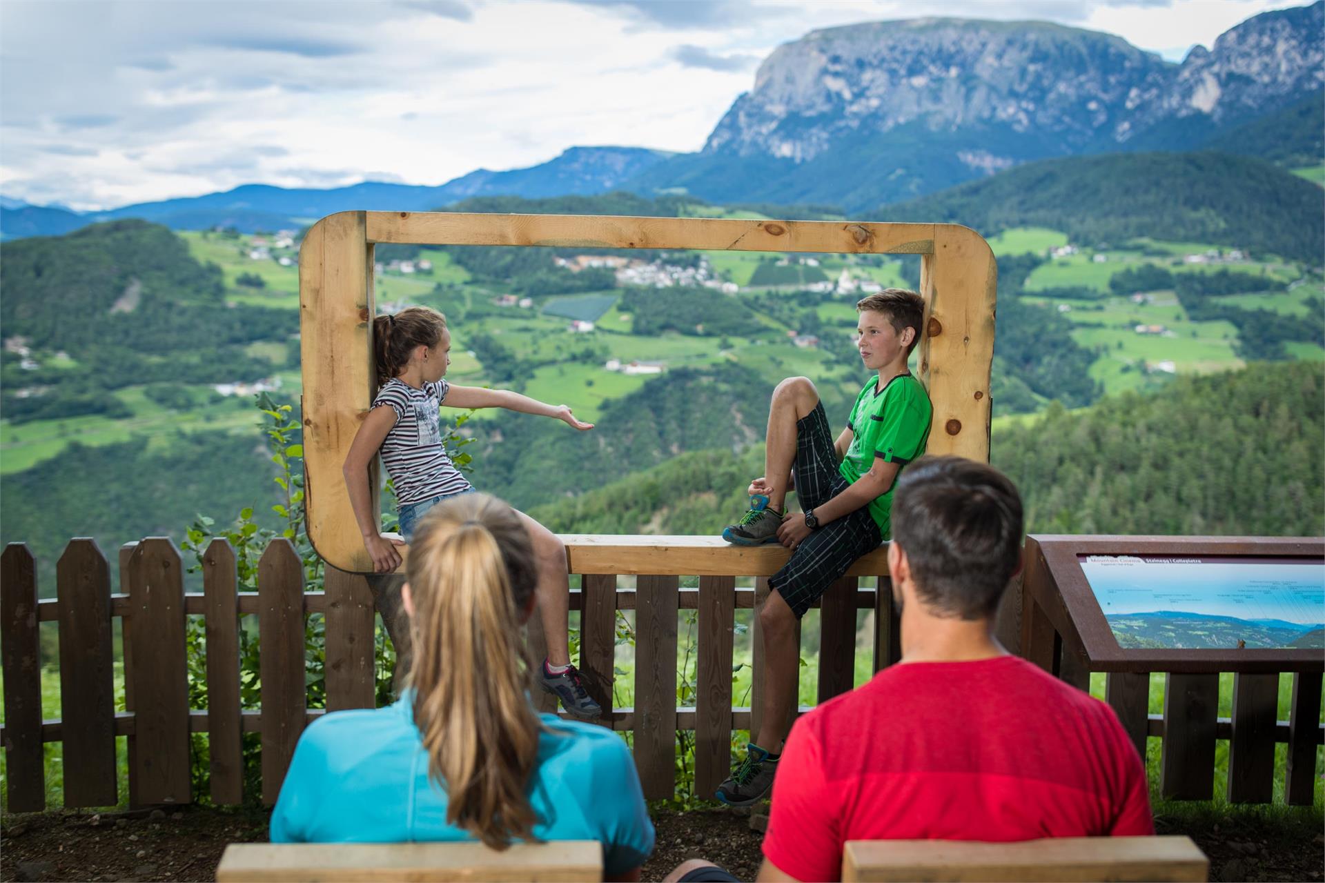 Freiluftausstellung am Pstosser Bühl Karneid 5 suedtirol.info