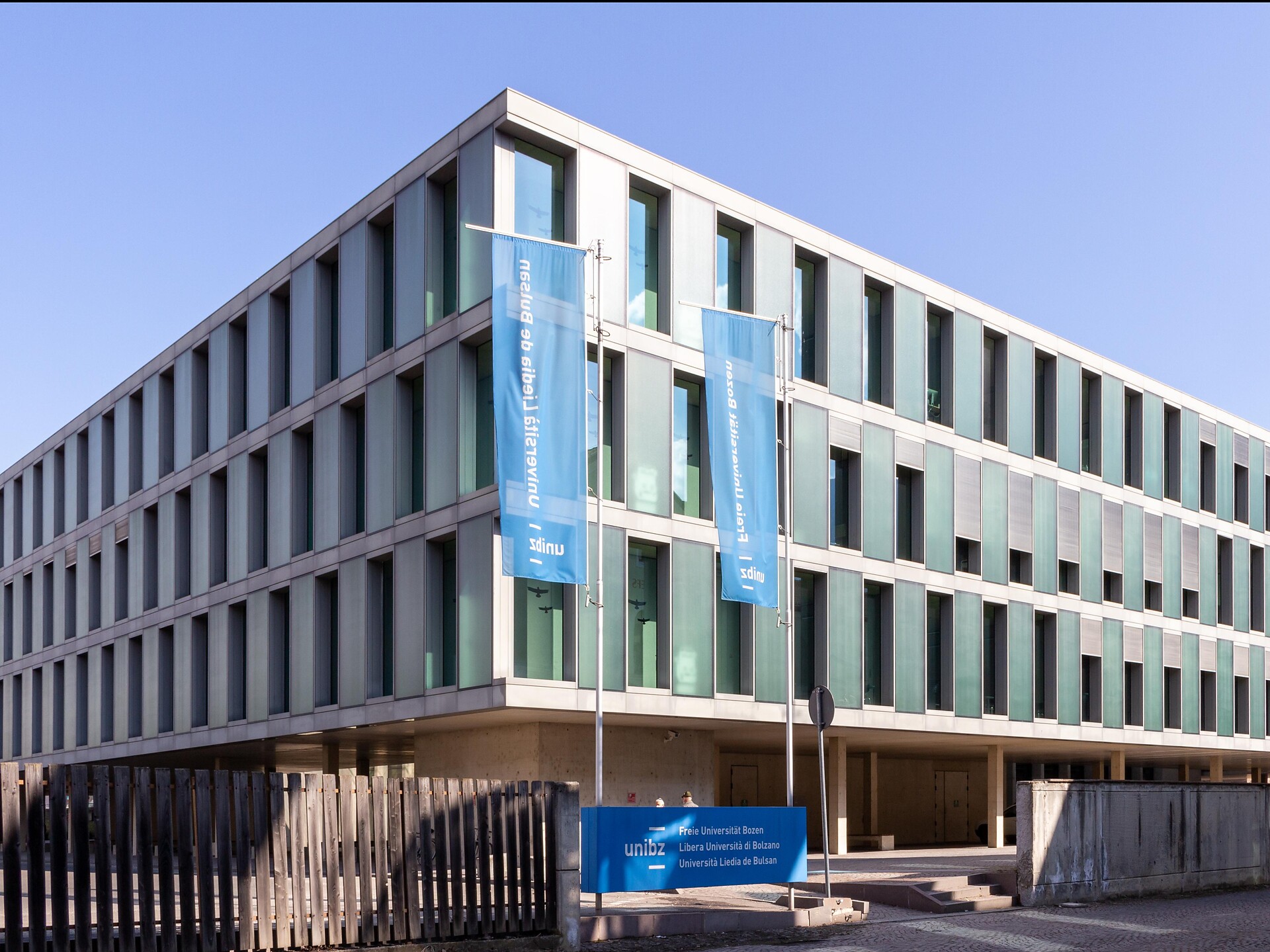Universität