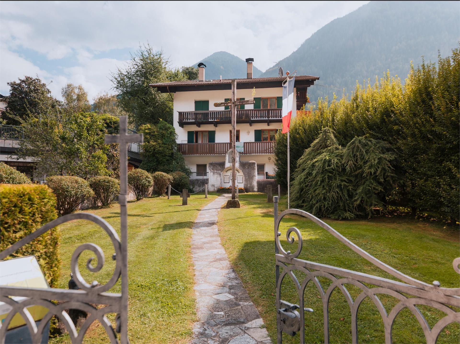 French Graveyard in St. Leonhard/S. Leonardo St.Leonhard in Passeier/San Leonardo in Passiria 1 suedtirol.info