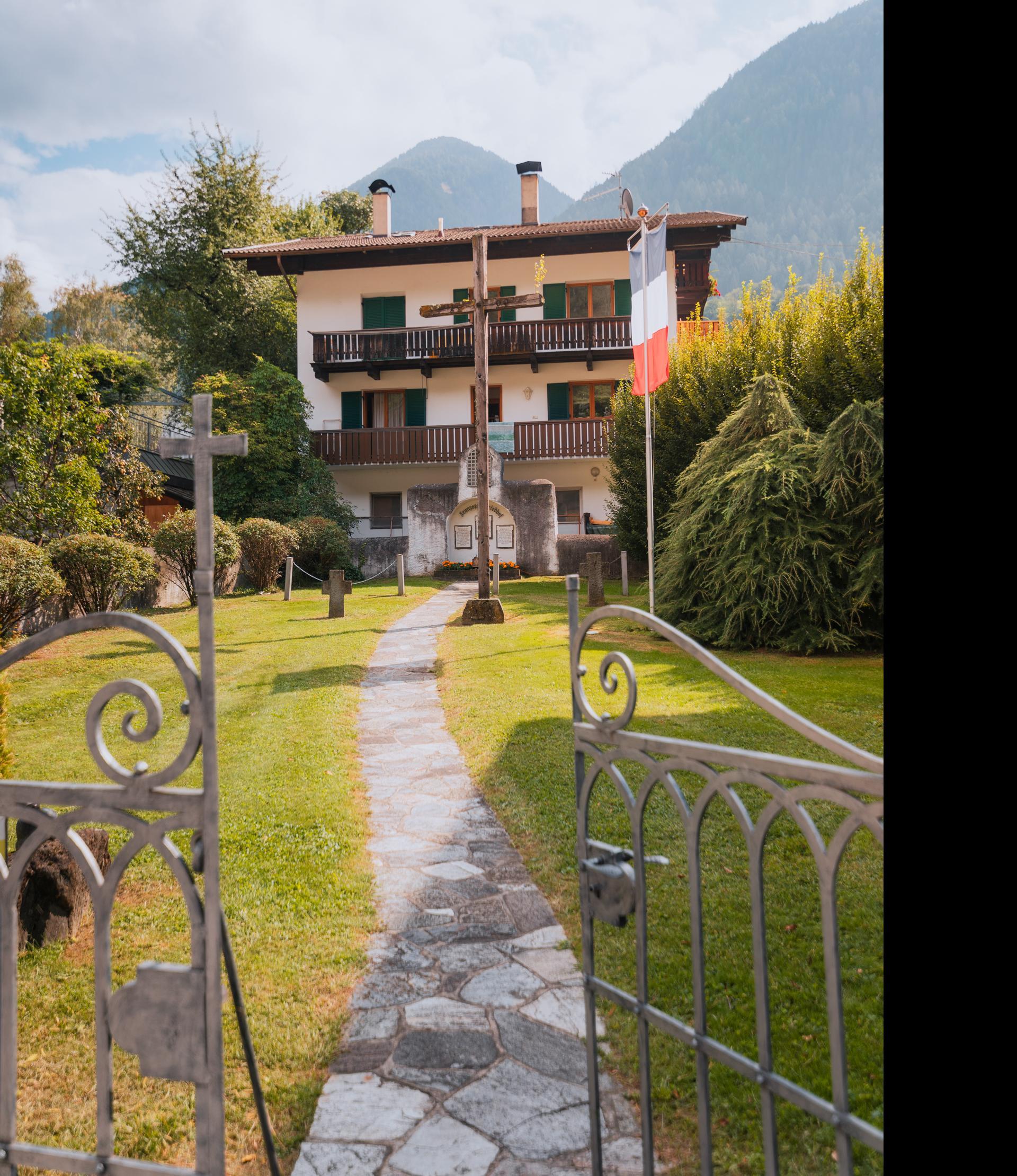 French Graveyard in St. Leonhard/S. Leonardo St.Leonhard in Passeier/San Leonardo in Passiria 4 suedtirol.info