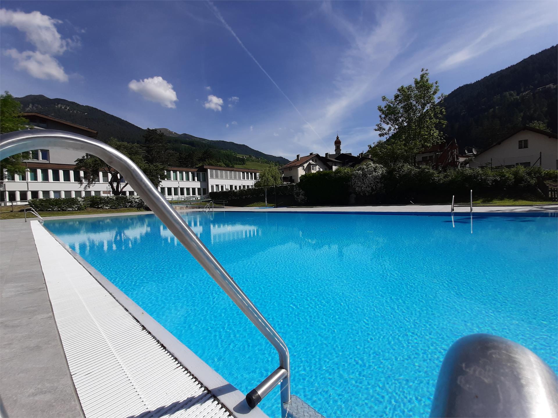 Piscina all'aperto di Colle Isarco Brennero 1 suedtirol.info