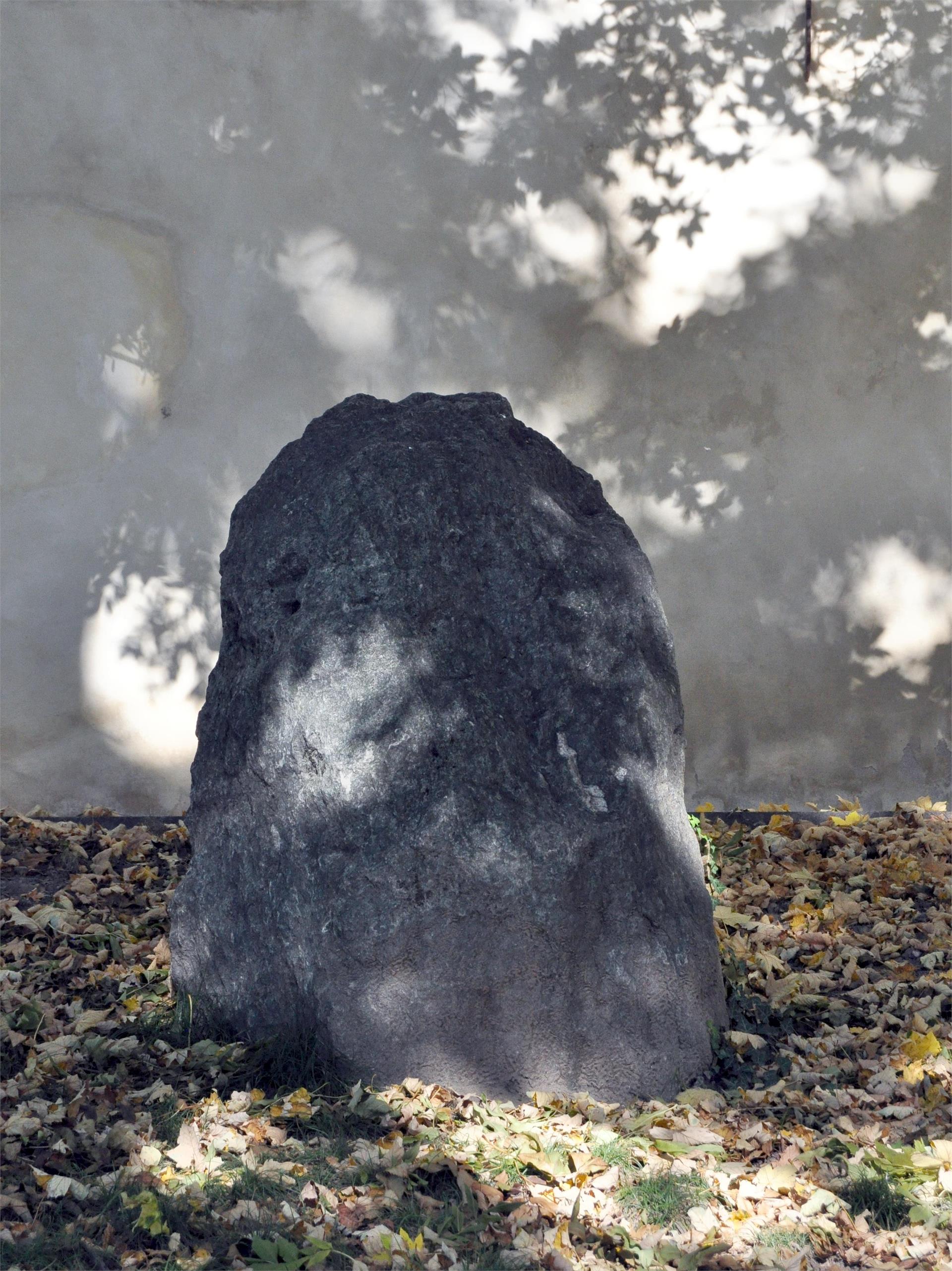 Freienfeld Menhir Kurtatsch an der Weinstraße 2 suedtirol.info
