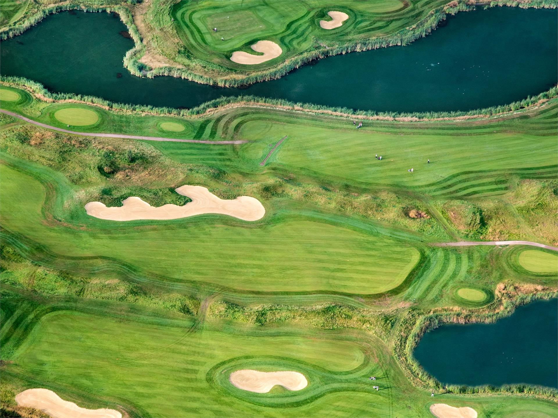 Golf Club Eppan "The Blue Monster" Eppan an der Weinstaße/Appiano sulla Strada del Vino 2 suedtirol.info