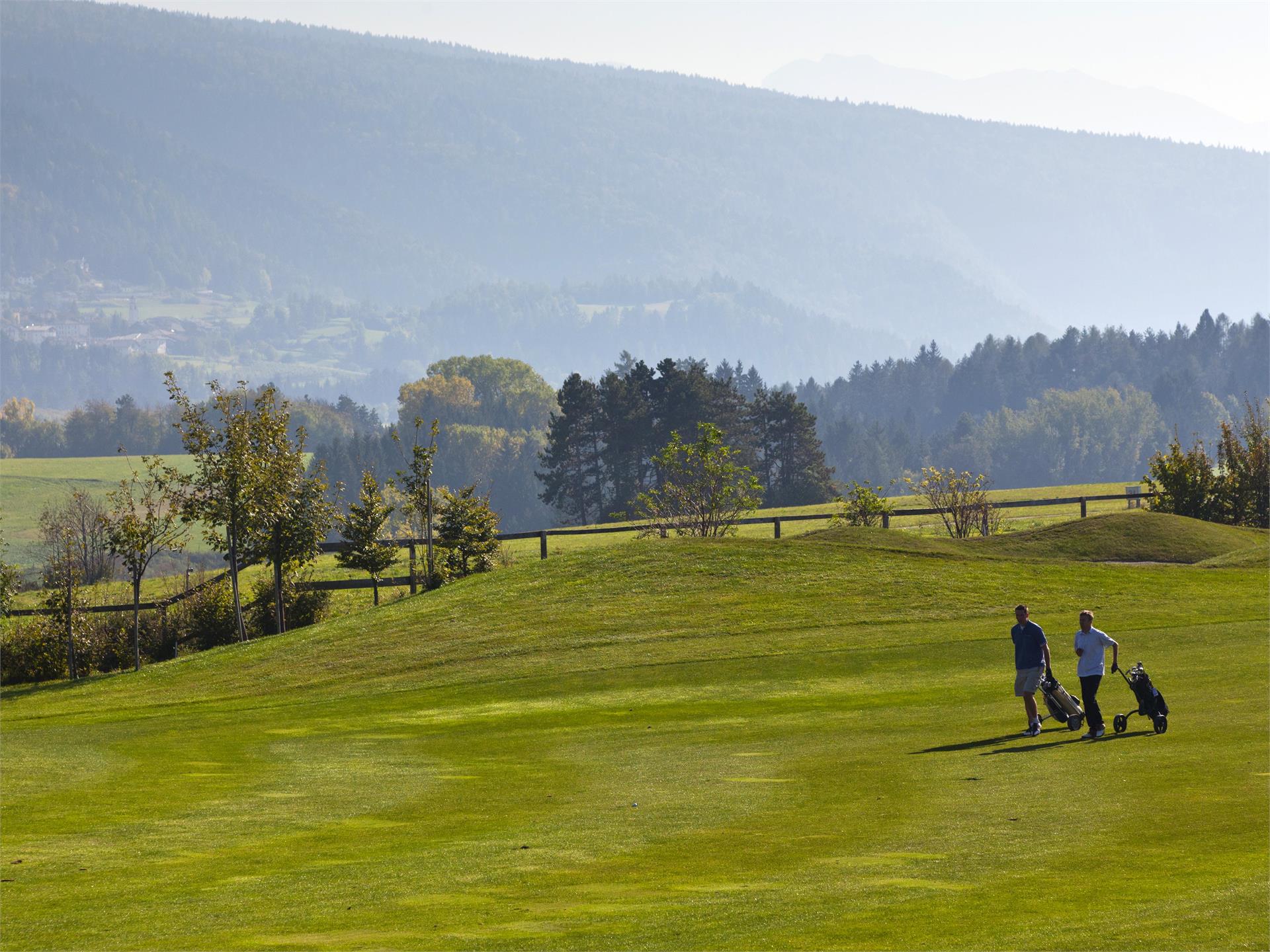 Golf course Dolomiti in Sarnonico Kaltern an der Weinstraße/Caldaro sulla Strada del Vino 6 suedtirol.info