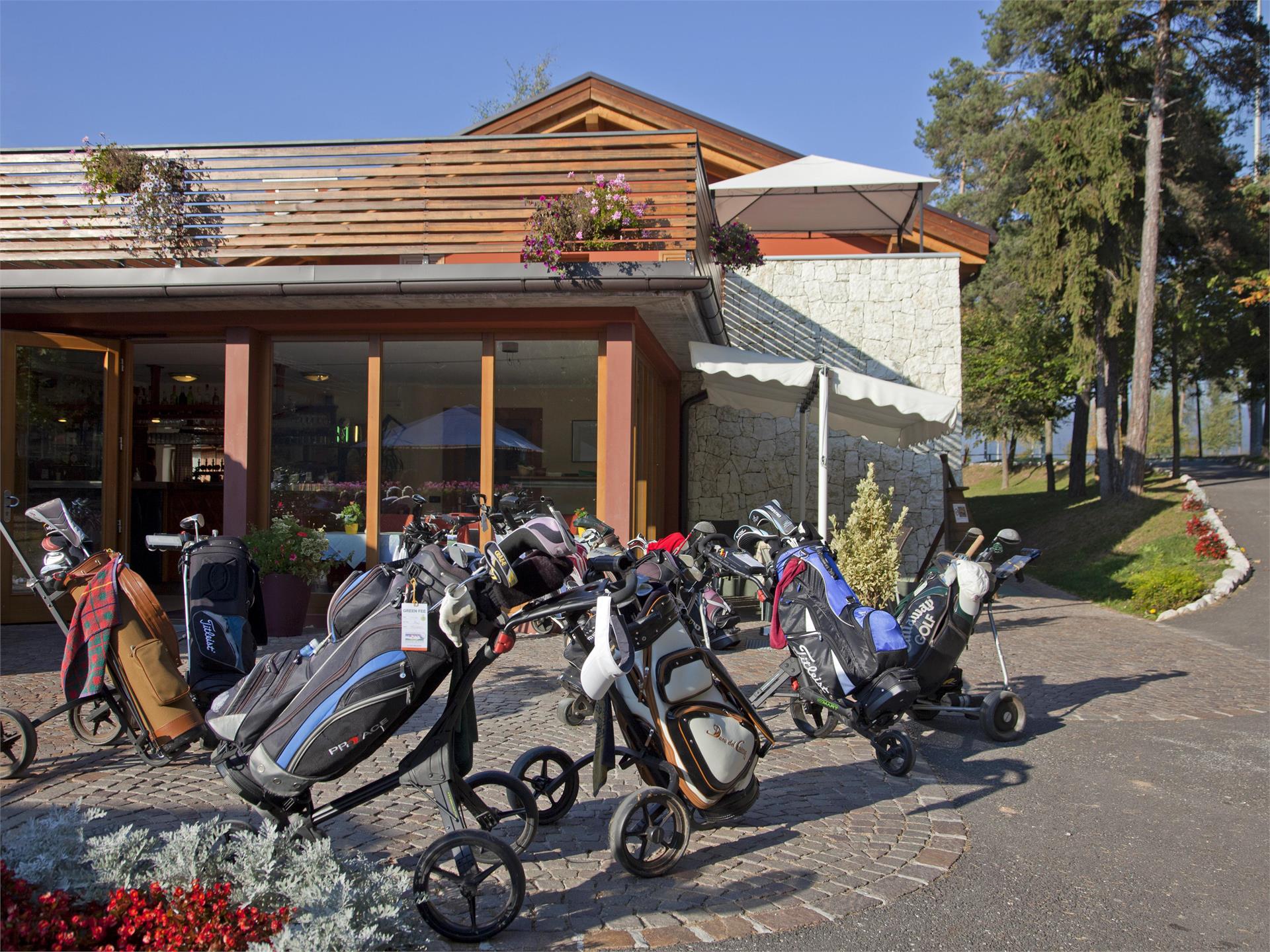Golf course Dolomiti in Sarnonico Kaltern an der Weinstraße/Caldaro sulla Strada del Vino 11 suedtirol.info