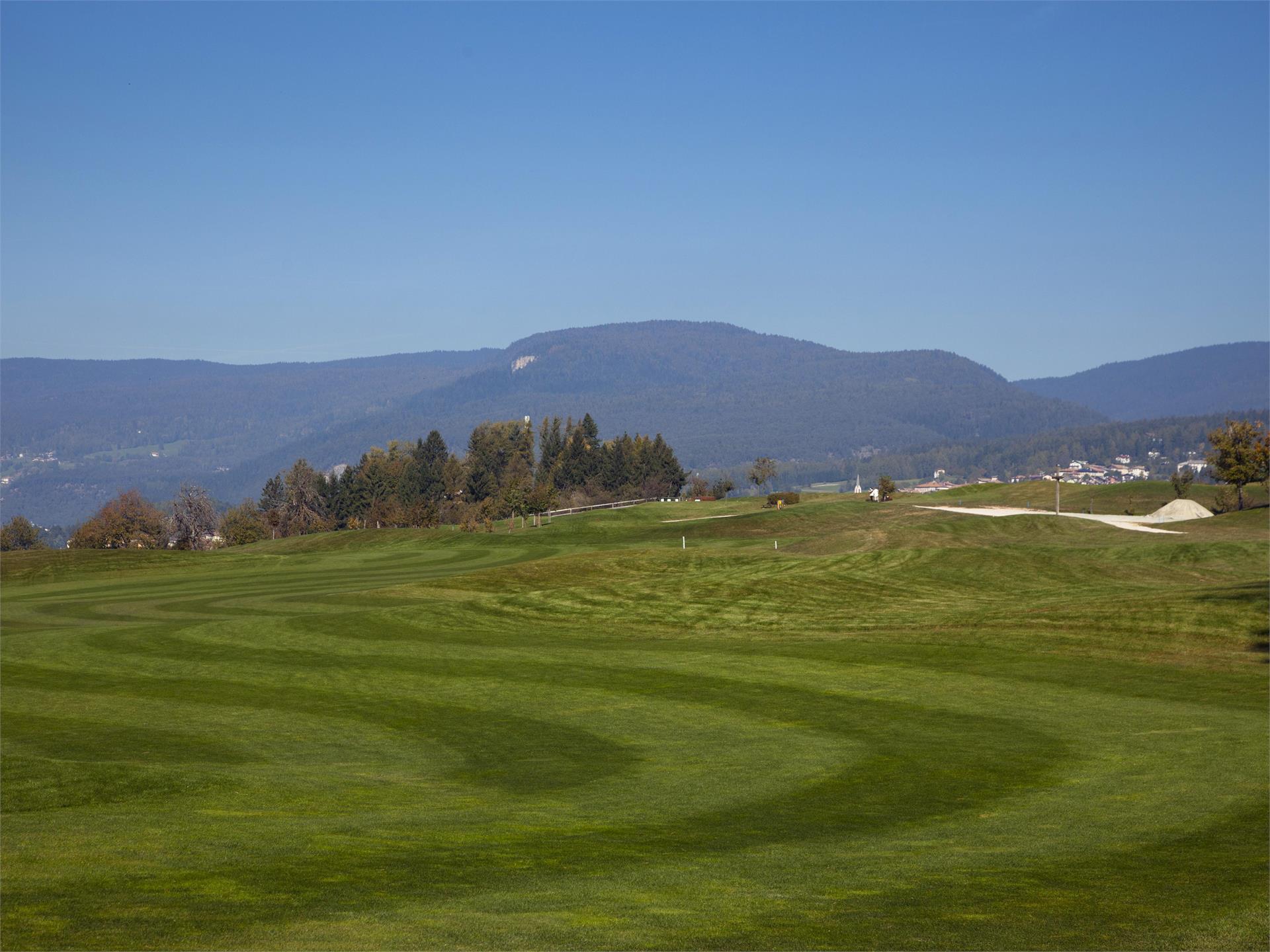 Golf course Dolomiti in Sarnonico Kaltern an der Weinstraße/Caldaro sulla Strada del Vino 4 suedtirol.info