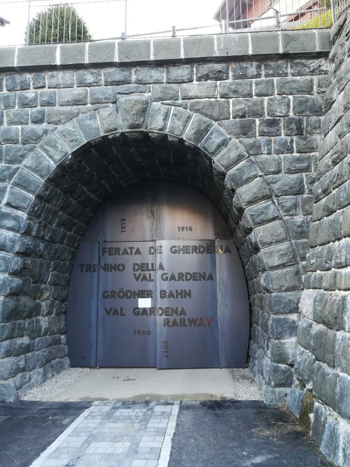 Tunnel del Trenino della Val Gardena Santa Cristina Val Gardena 8 suedtirol.info