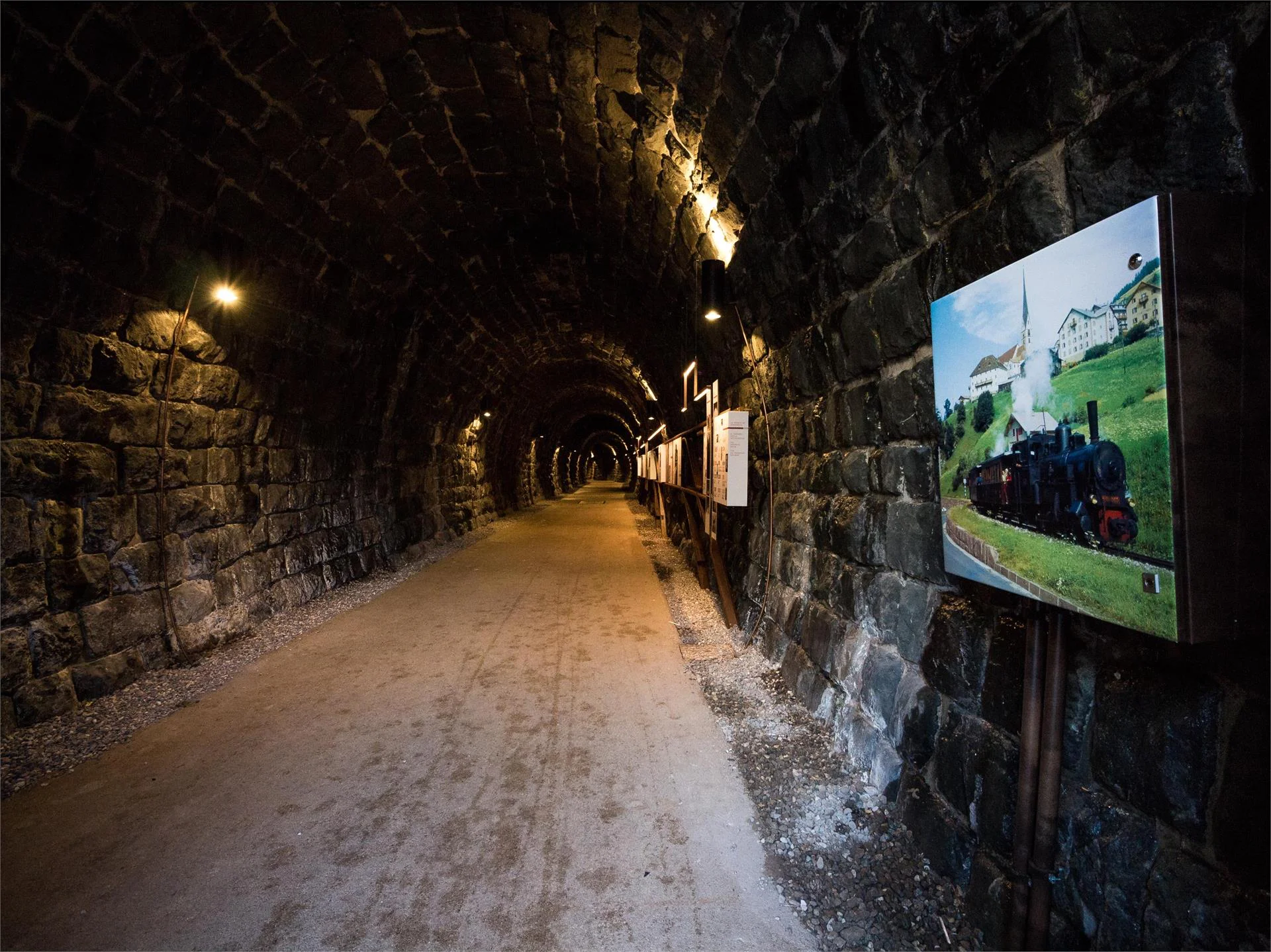 Tunnel del Trenino della Val Gardena Santa Cristina Val Gardena 2 suedtirol.info