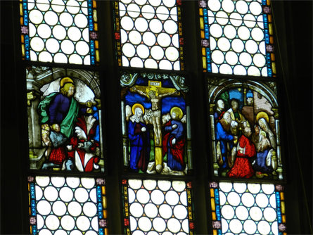 Glasfenster der Pfarrkirche Maria Himmelfahrt in Tisens  2 suedtirol.info