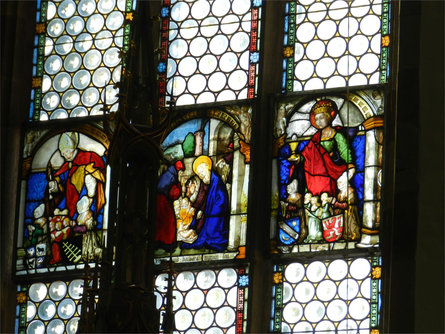 Glasfenster der Pfarrkirche Maria Himmelfahrt in Tisens  3 suedtirol.info