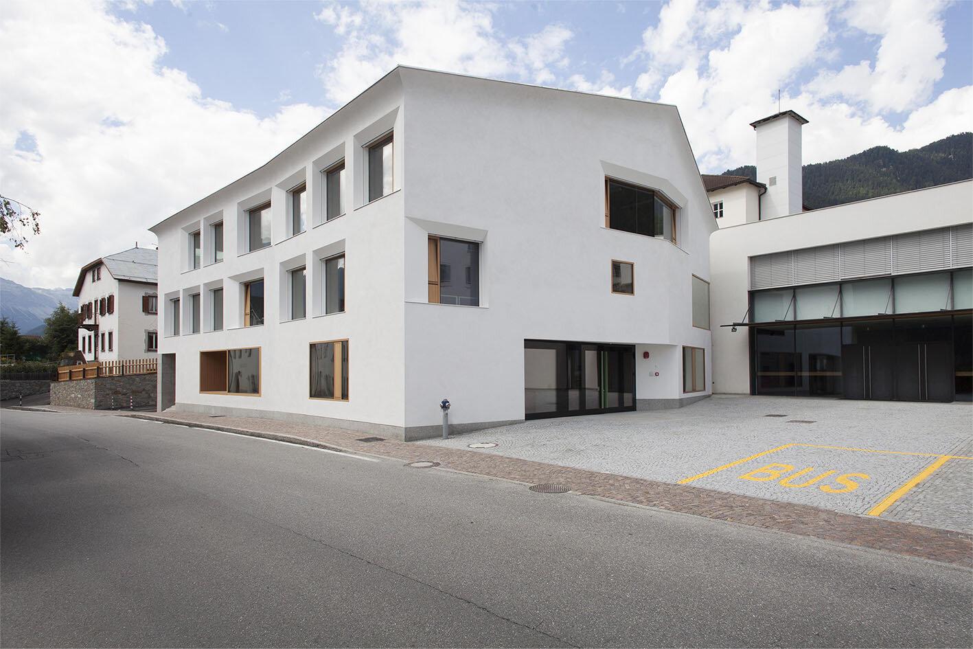 Taufers im Münstertal Elementary School  Taufers im Münstertal/Tubre 1 suedtirol.info