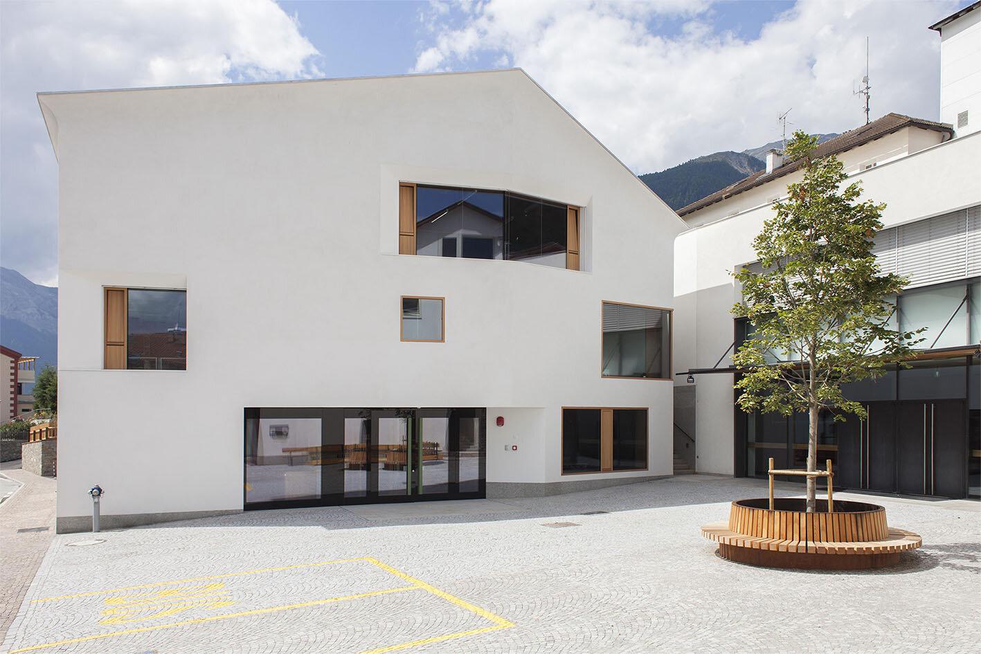 Taufers im Münstertal Elementary School  Taufers im Münstertal/Tubre 2 suedtirol.info