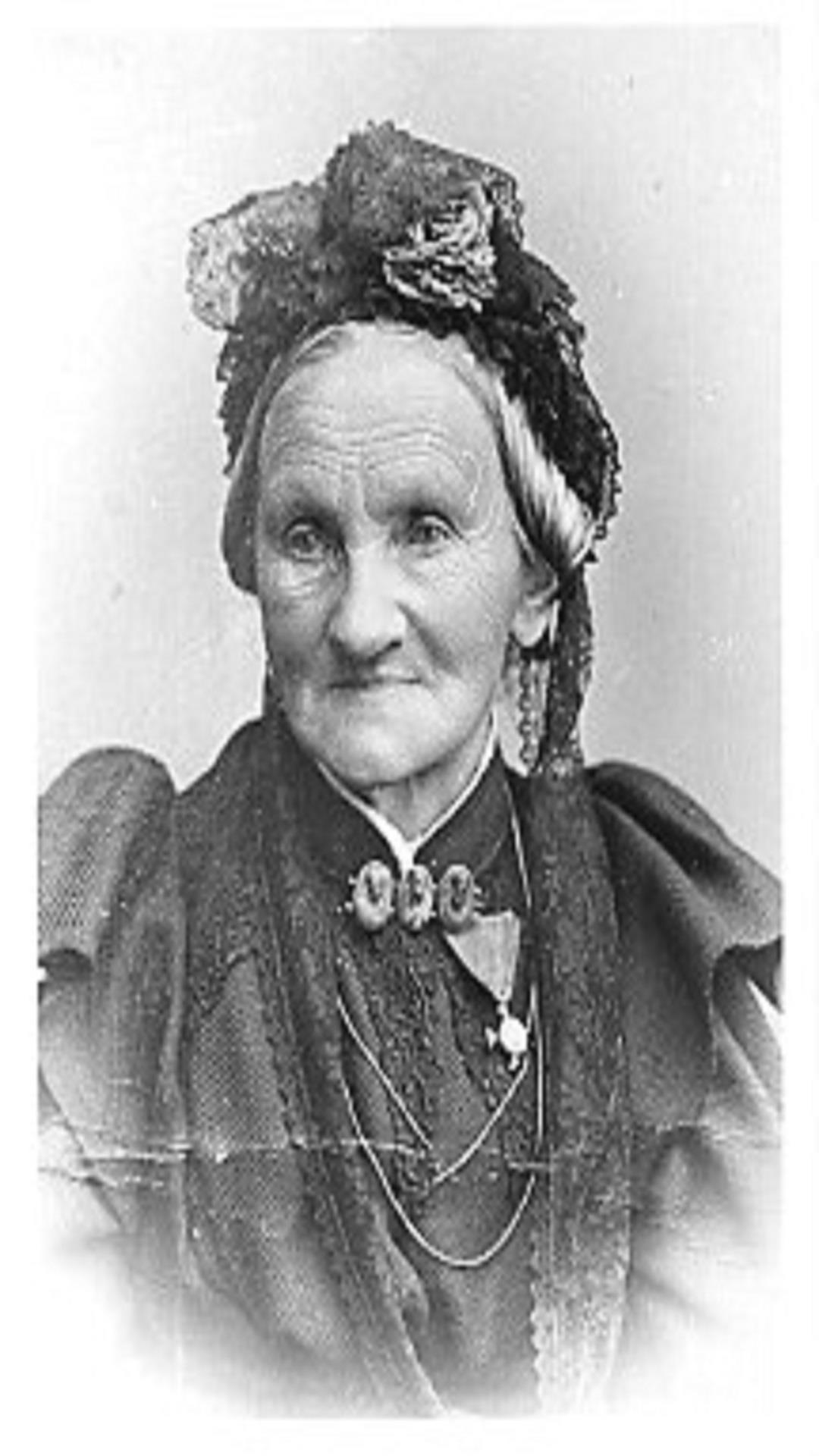 Grave Mrs. Emma Hellensteiner Niederdorf/Villabassa 1 suedtirol.info