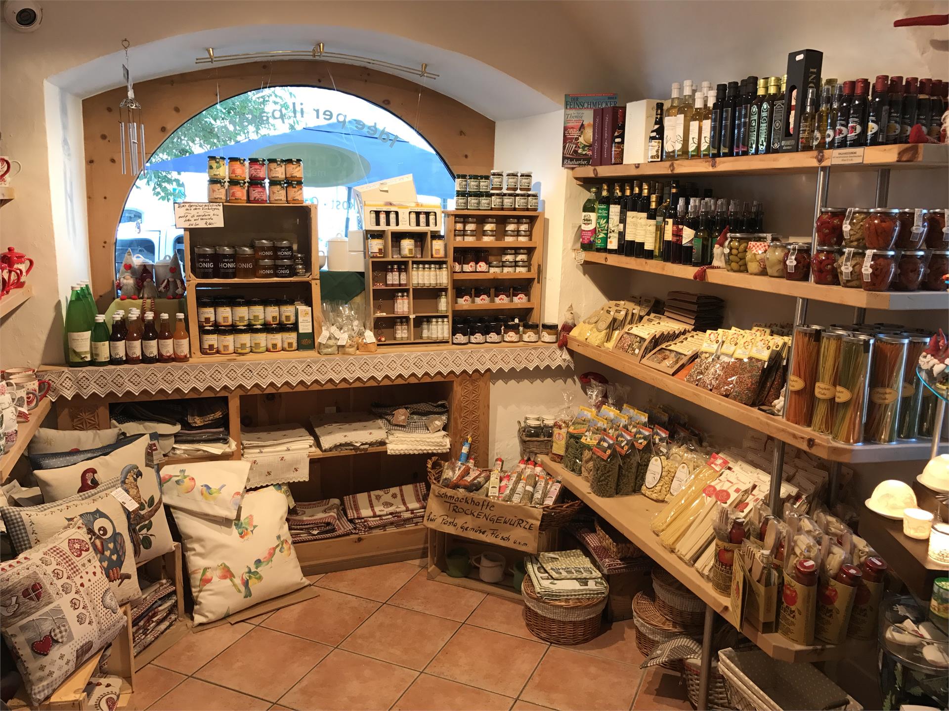 Gruber butcher & gourmet food & souvenirs Glurns/Glorenza 3 suedtirol.info