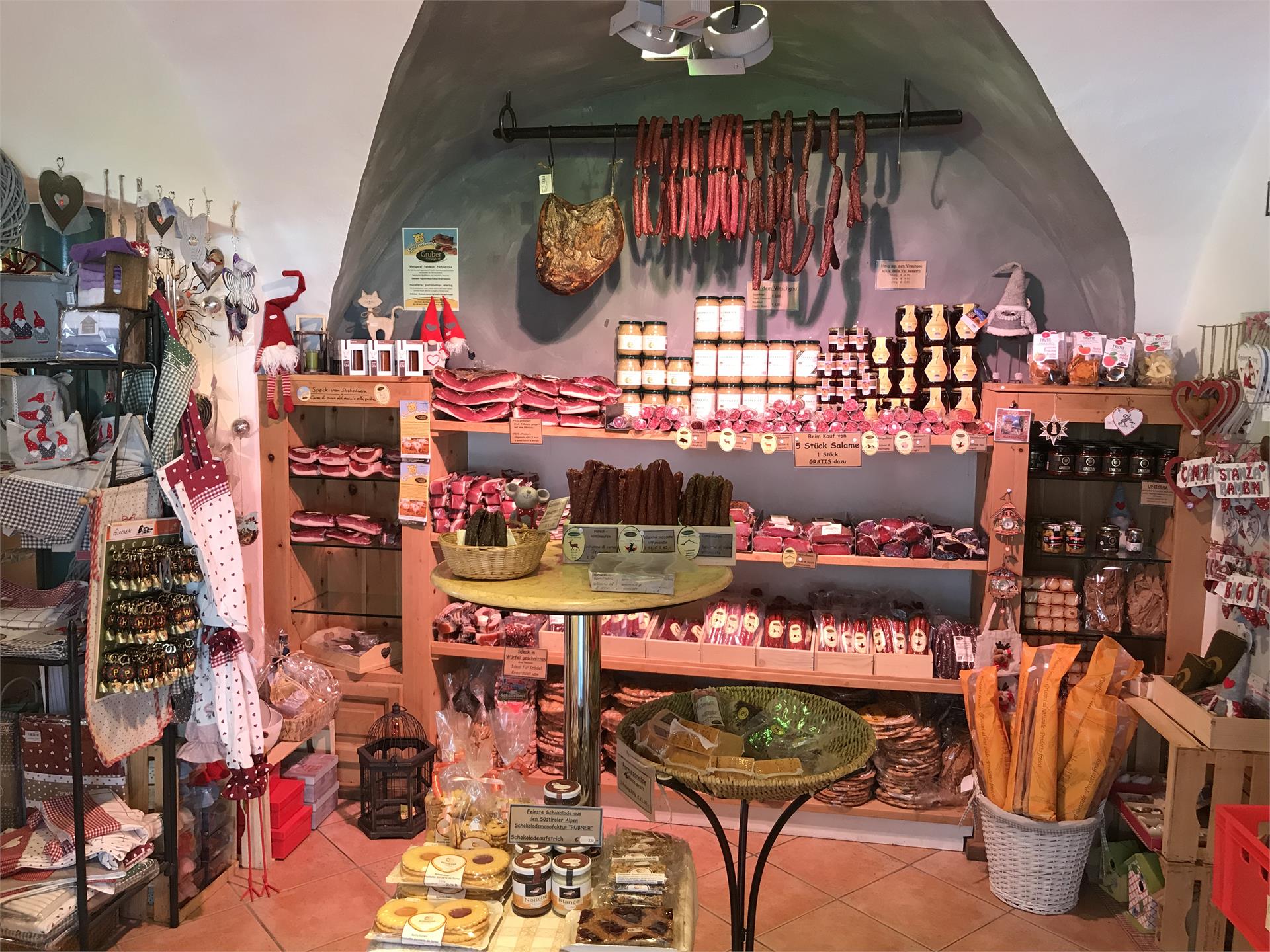 Gruber butcher & gourmet food & souvenirs Glurns/Glorenza 1 suedtirol.info