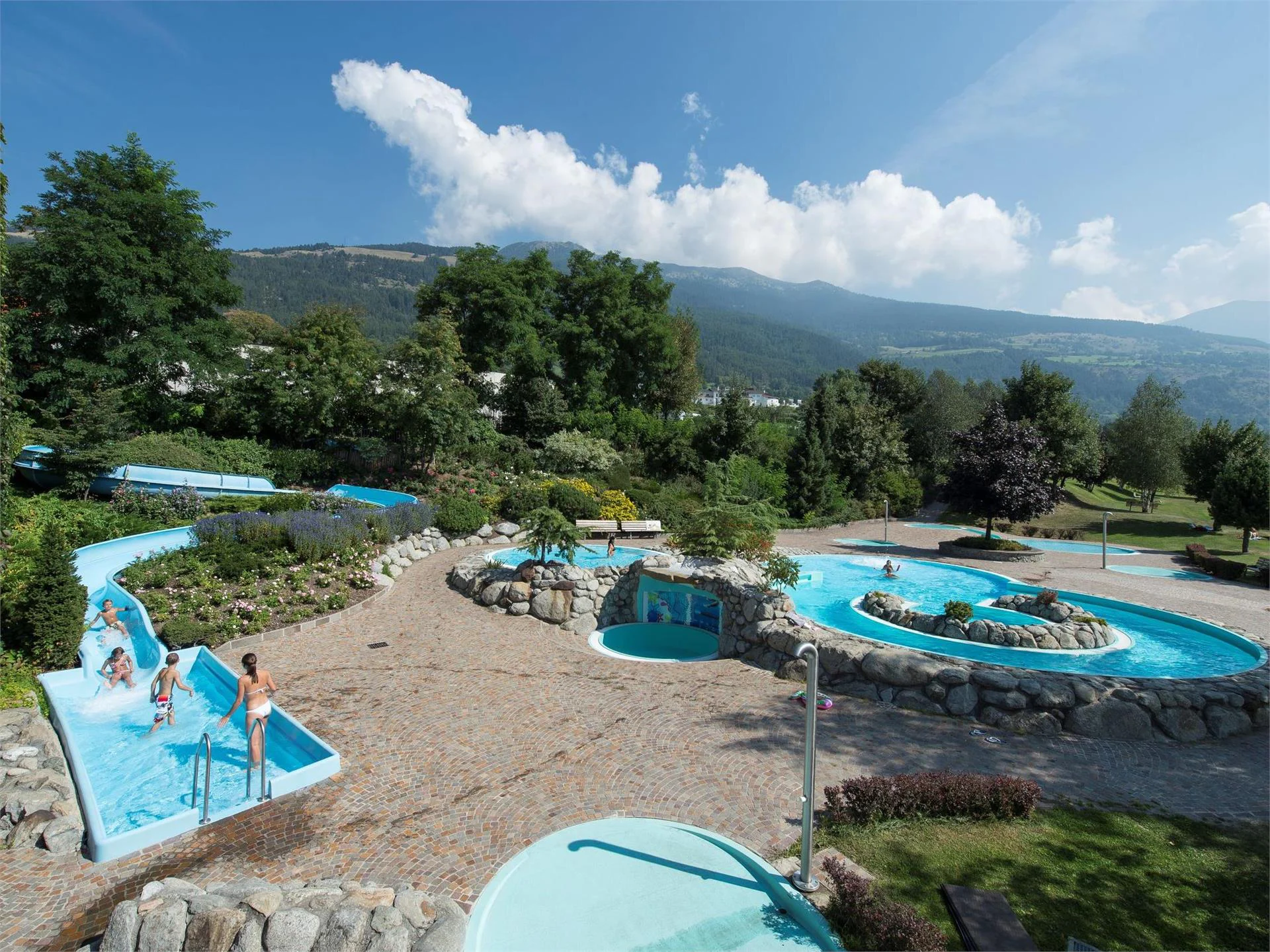 Indoor and outdoor pool at the sport and health centre Sportwell centre Mals/Malles 2 suedtirol.info